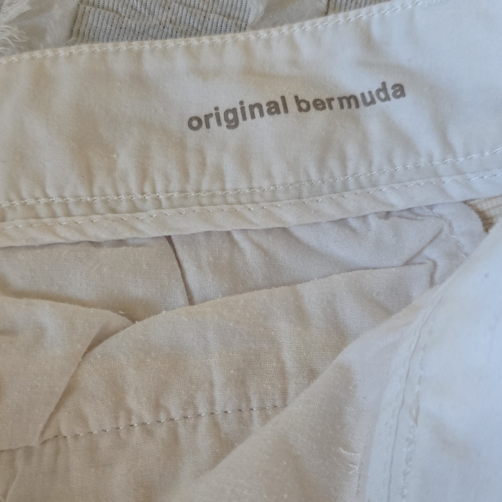 Sonoma Life + Style Women’s Bermuda Shorts Size 12 Beige White Cotton Plaid Mid