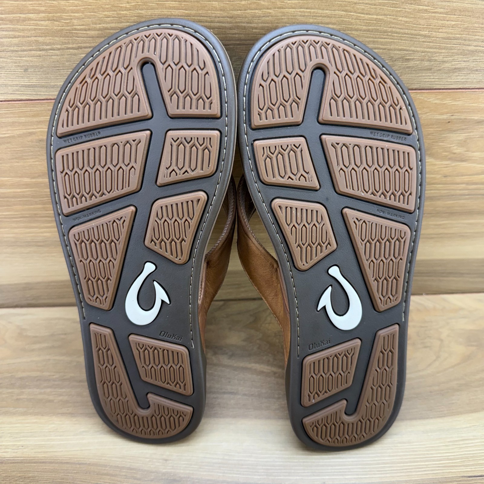 Olukai Tuahine Sandals Mens 9 EU 42 Tan Travel Summer Resort Flip Flop Thong
