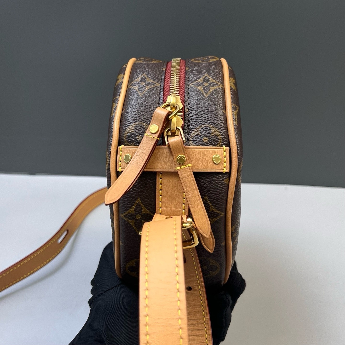 Louis Vuitton Pre-Owned Authentic Crossbody Bag Monogram Free Tracked Shipping