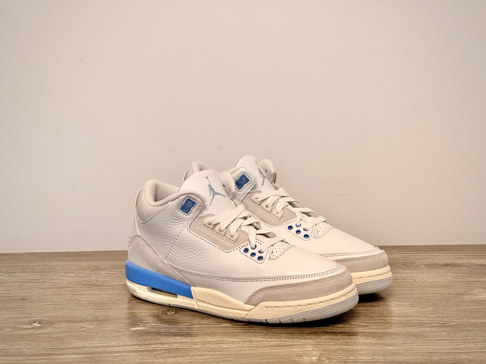 Air Jordan 3 Retro – 7 Men / 8.5 Women – Summit White/Hydrogen Blue CT8532-101