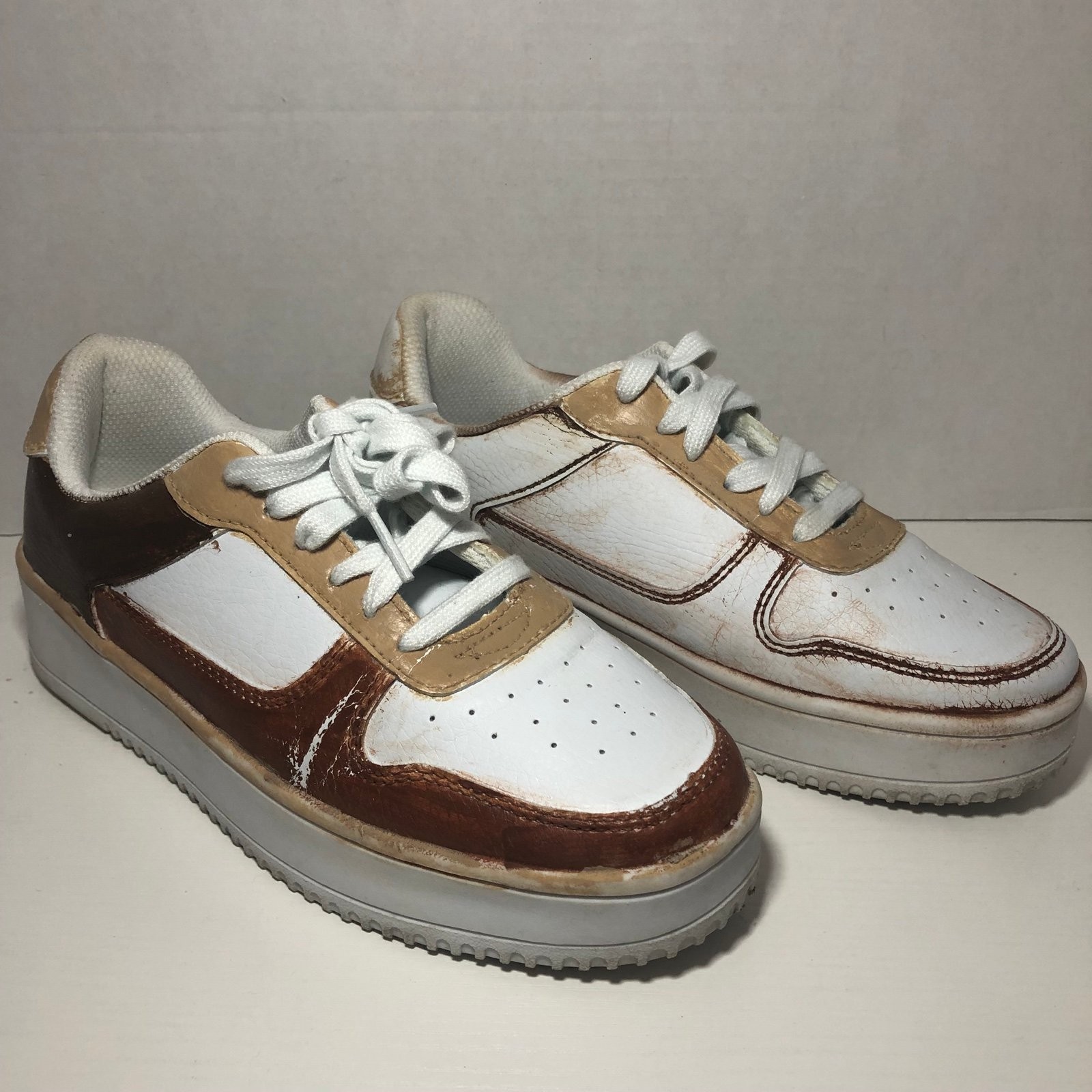 Time and Tru White Memory Foam Sneakers, Girls Size 6.5