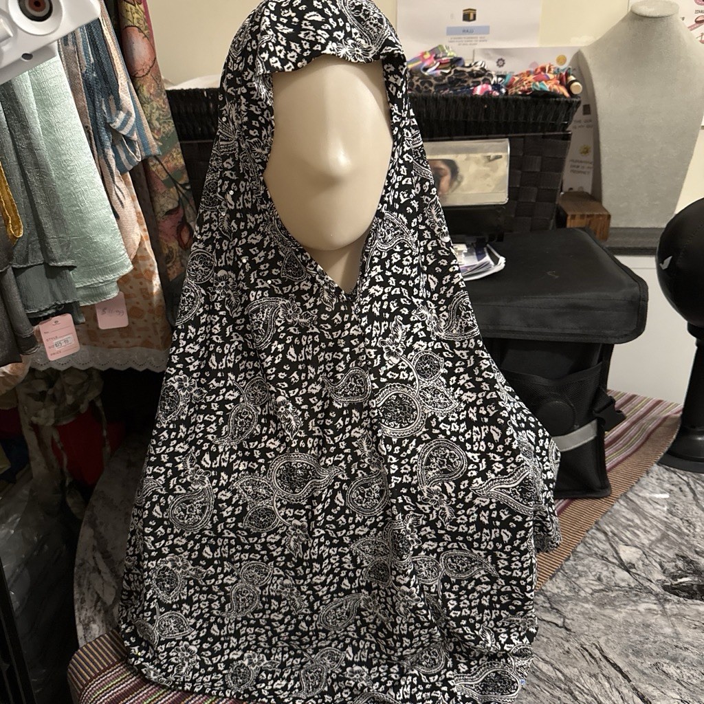 Women’s Black White Paisley Headscarf Scarf Wrap Fashion Accessory