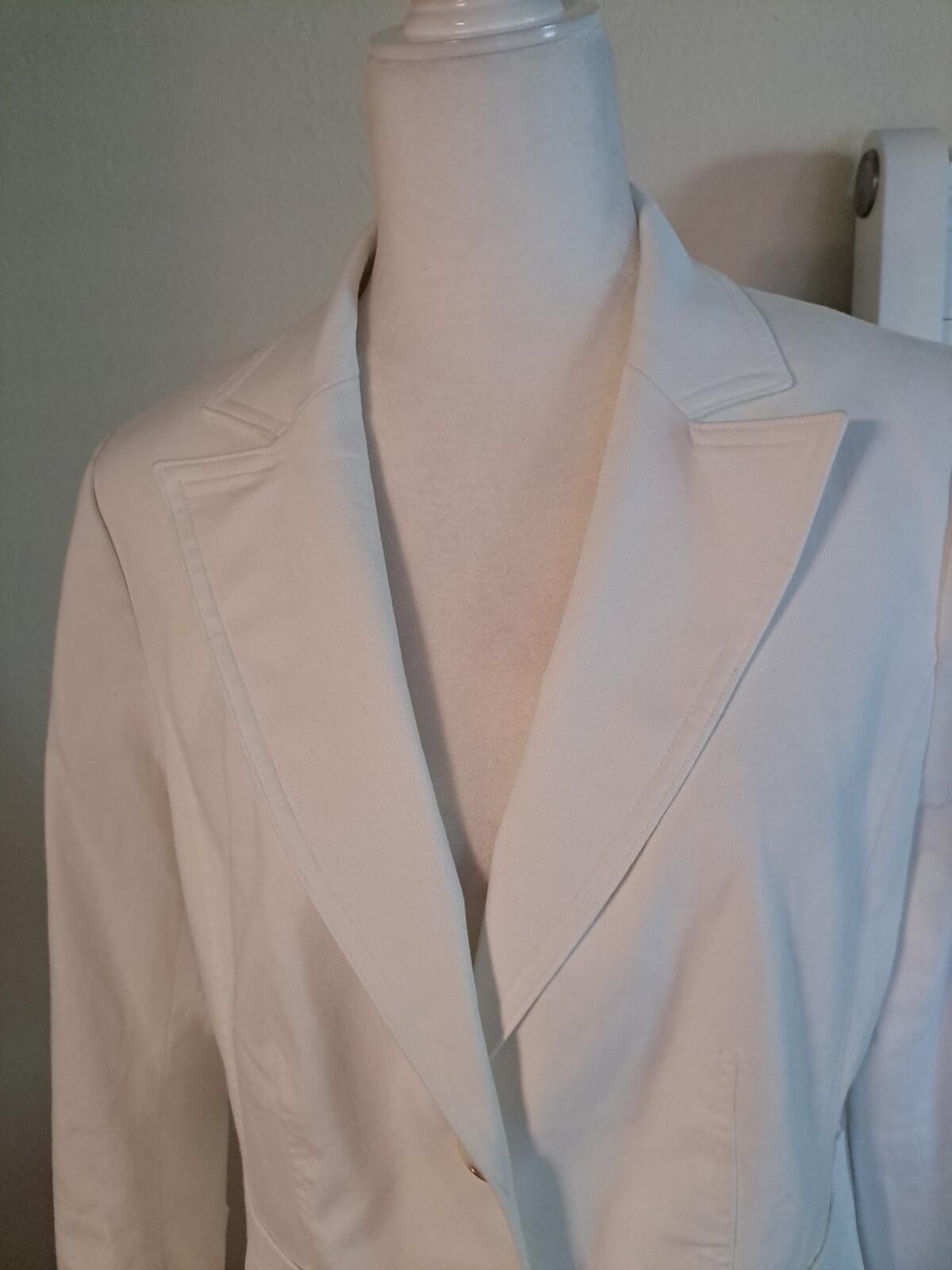 Talbots Classic White Jacket Size 12 EUC Returns Accepted