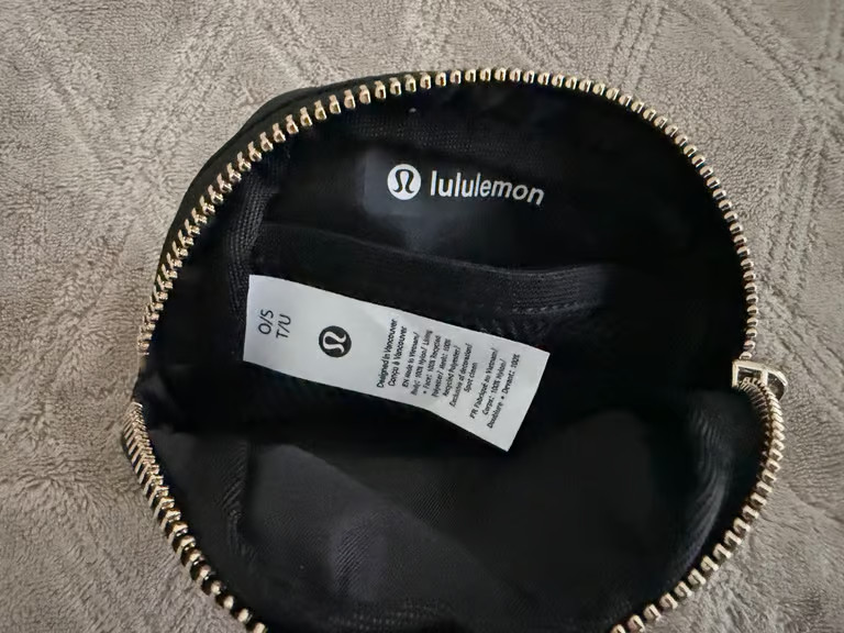 Lululemon Everywhere Belt Bag Nano Black / Gold NWOT