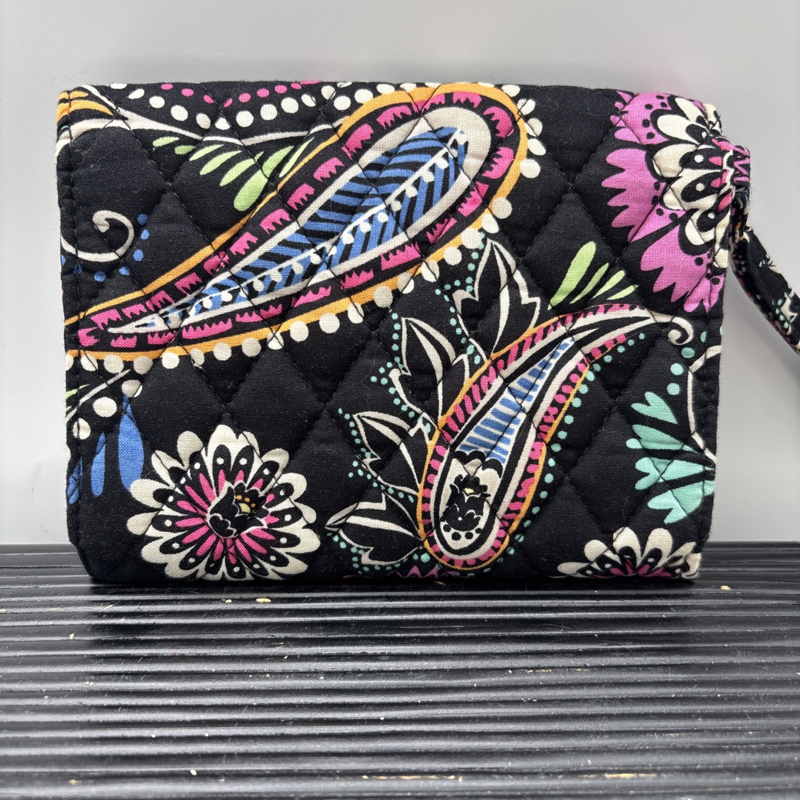 NWOT Vera Bradley Turn lock Clutch Wristlet Wallet In Bandana Swirl Pattern