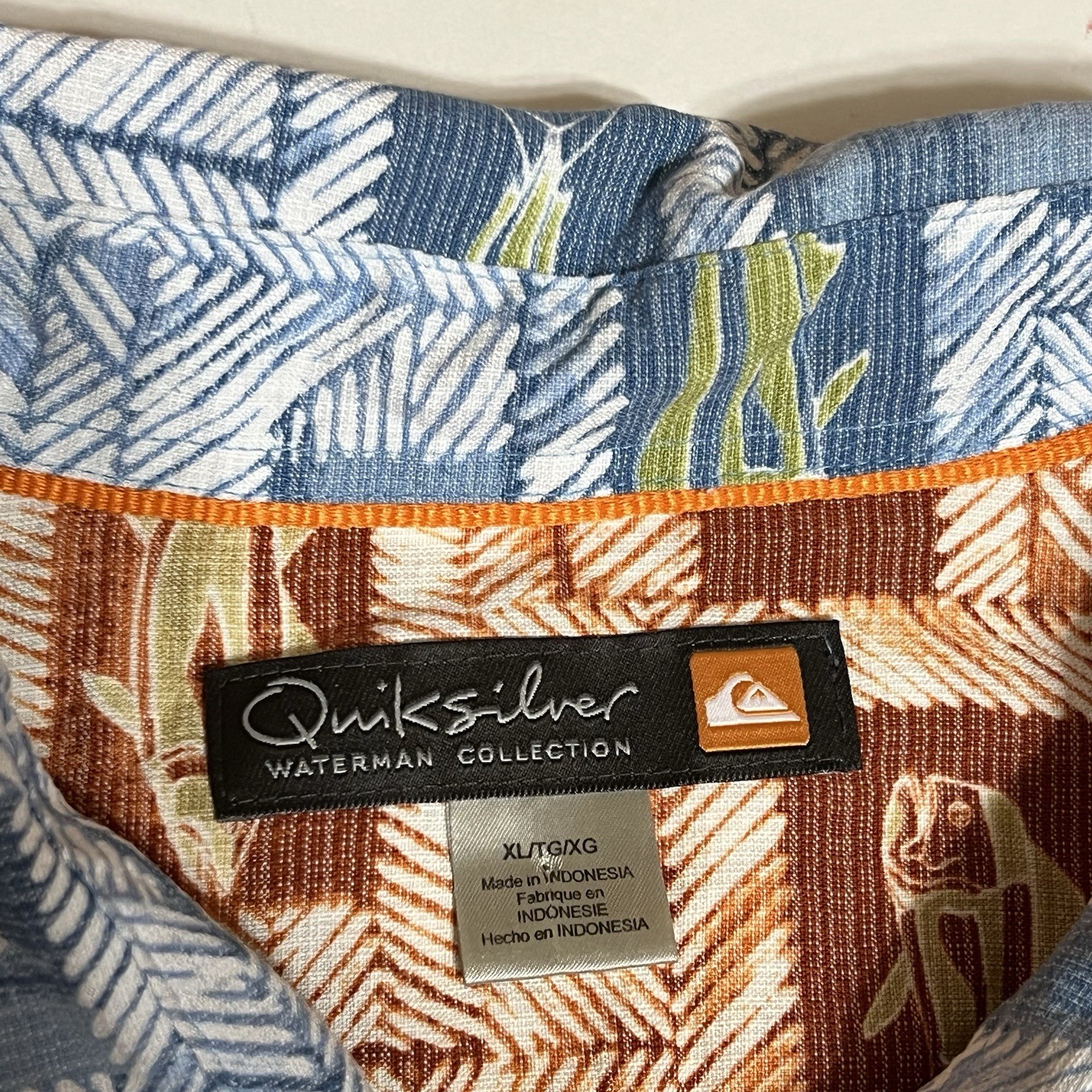 Quicksilver Waterman Shirt Men XL Blue Fish Tribal Print Beach Outdoor