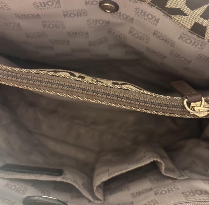 Michael Kors Jet Set Monogram Logo Tote Snap Closure Gold Hardware Pockets