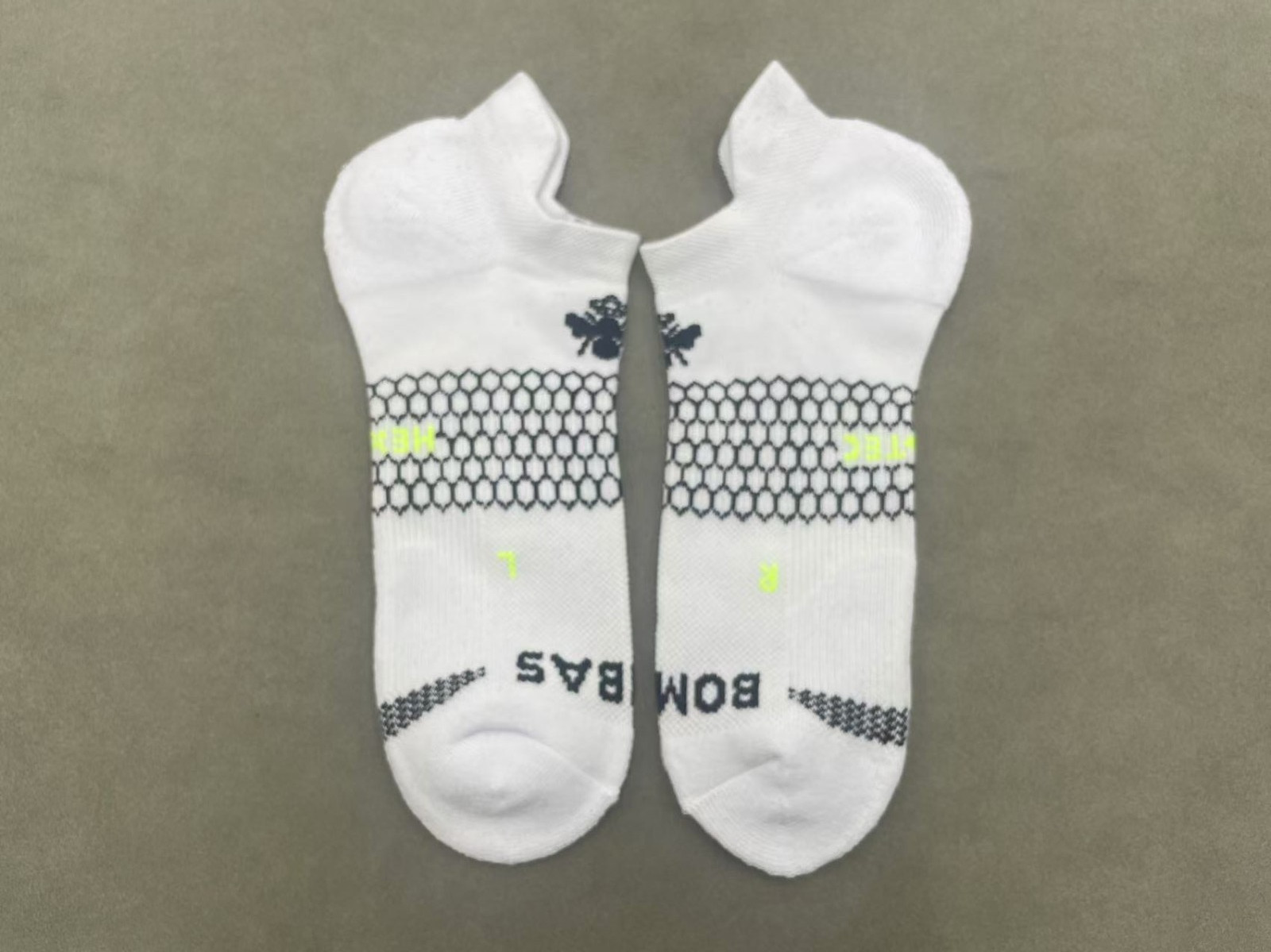 4 pairs BOMBAS Men’s Running Ankle socks Size Large 9-13 white