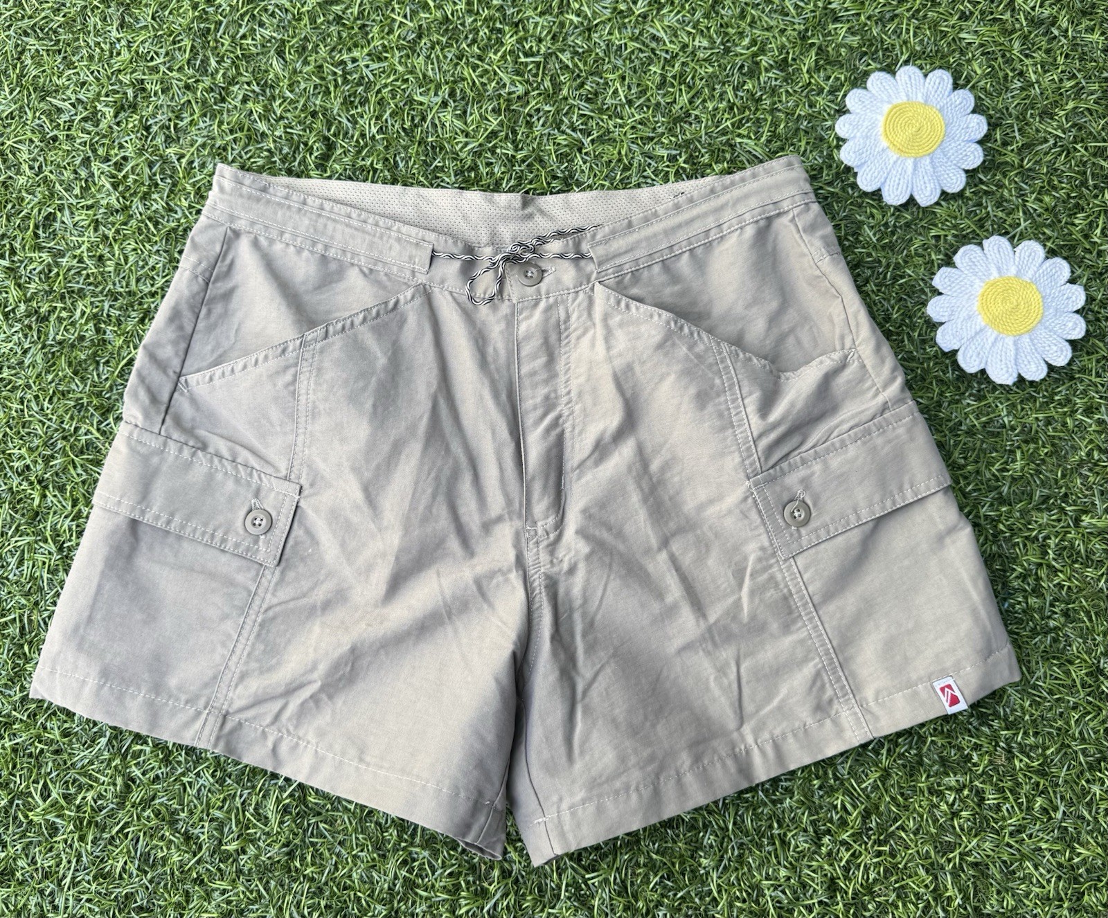 Alpine Design Women’s Khaki Cargo Shorts Size M Hiking Camping Gorpcore Utility