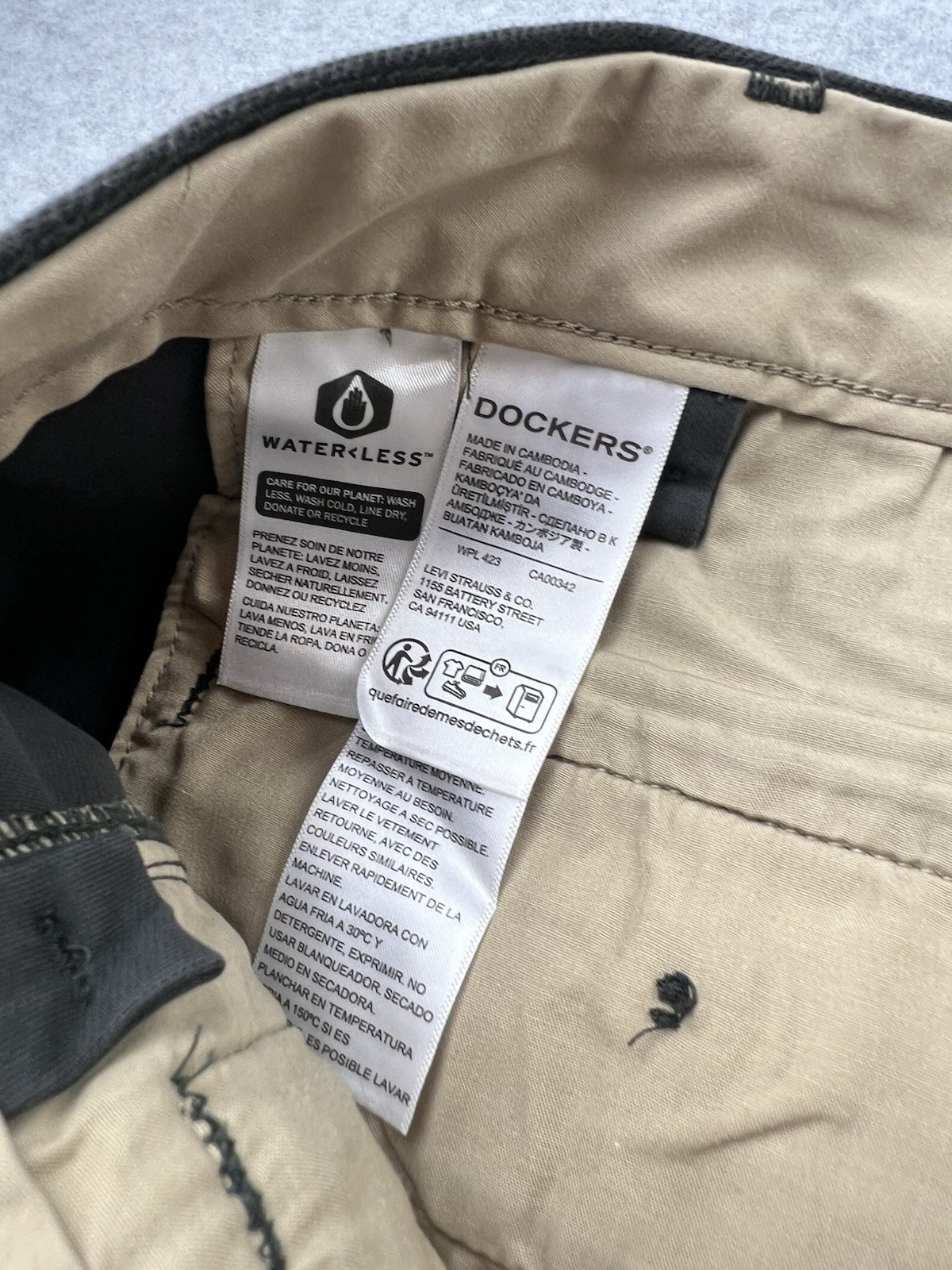 Dockers Men’s Comfort Smart Knit Chino Pants Straight Fit W60 L30 Dark Gray NWT
