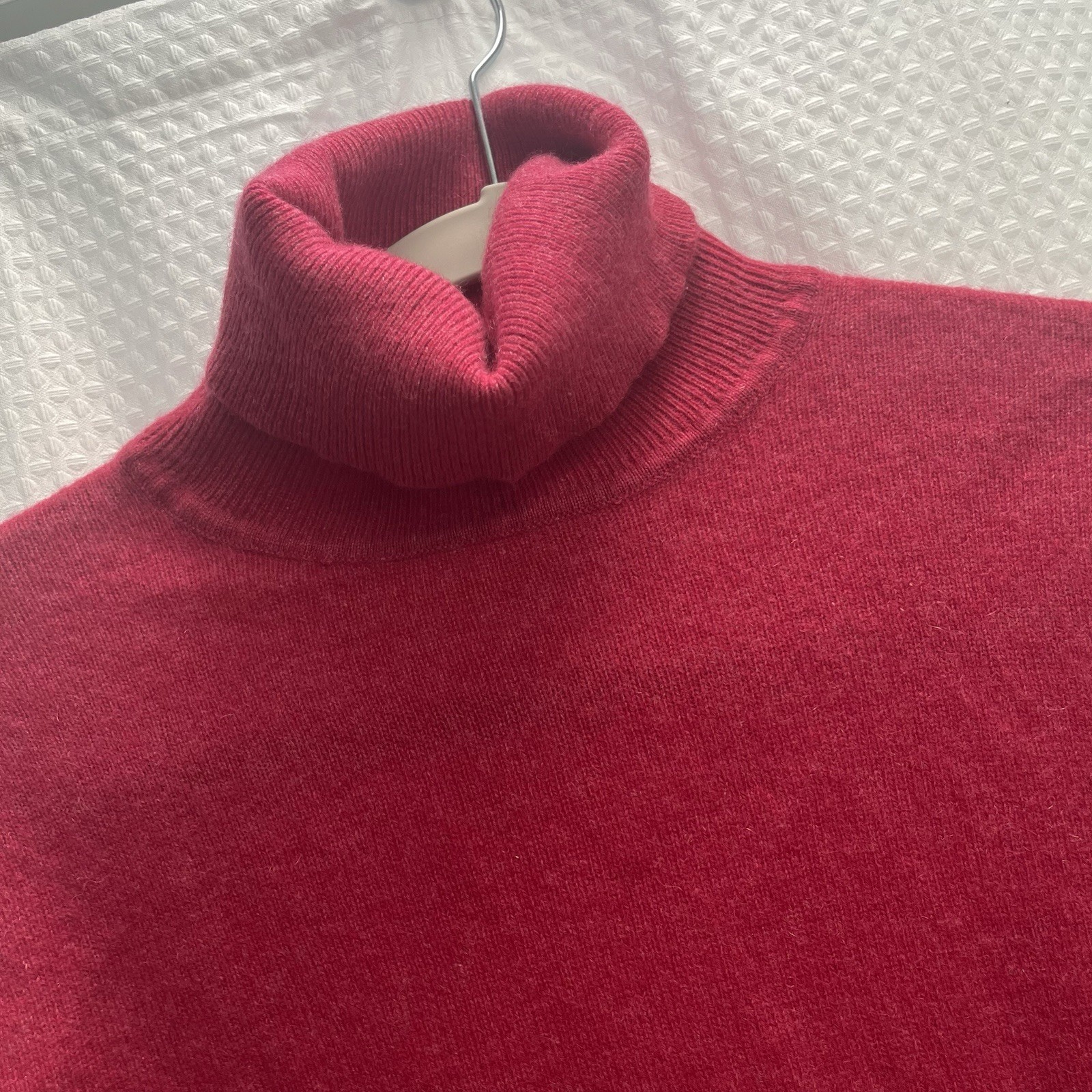 Madison 100% Cashmere Dark Pink Turtleneck Sweater Small Classic