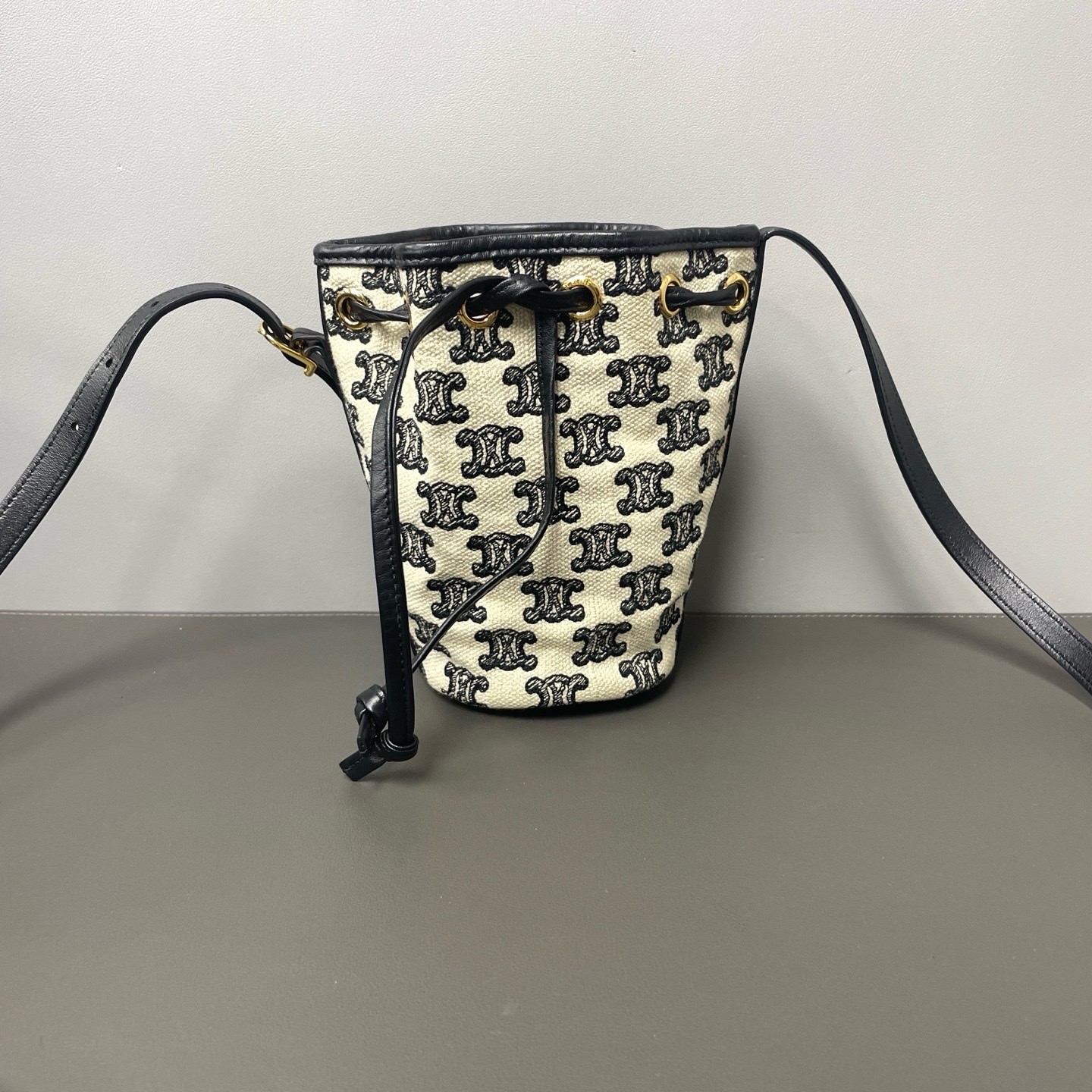 Celine Pre-Owned Authentic Bucket Bag Black 9*16.5 Free Tracked Shipping