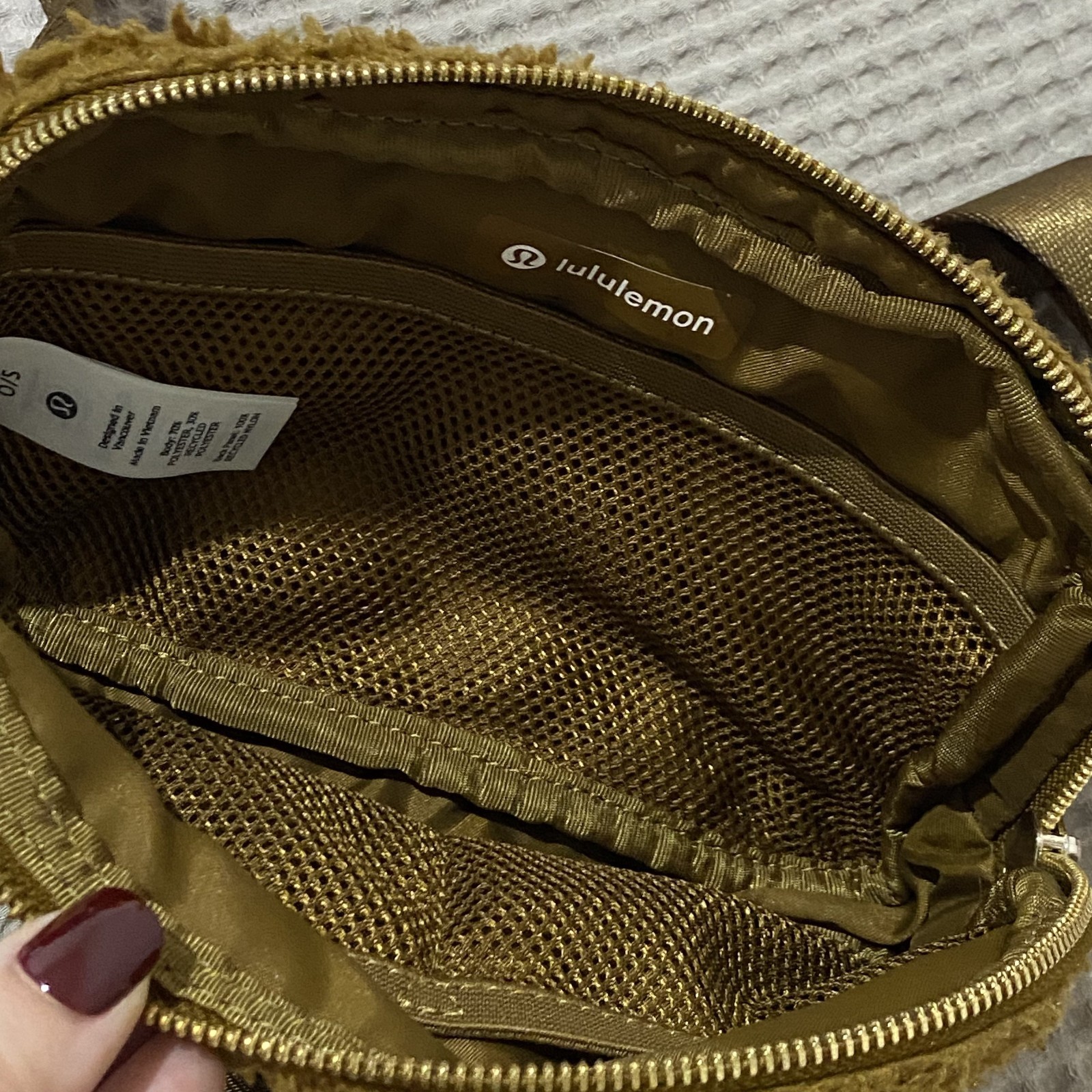 Lululemon Everywhere Belt Bag Fleece White Sherpa Fanny Shoulder Waist Zip