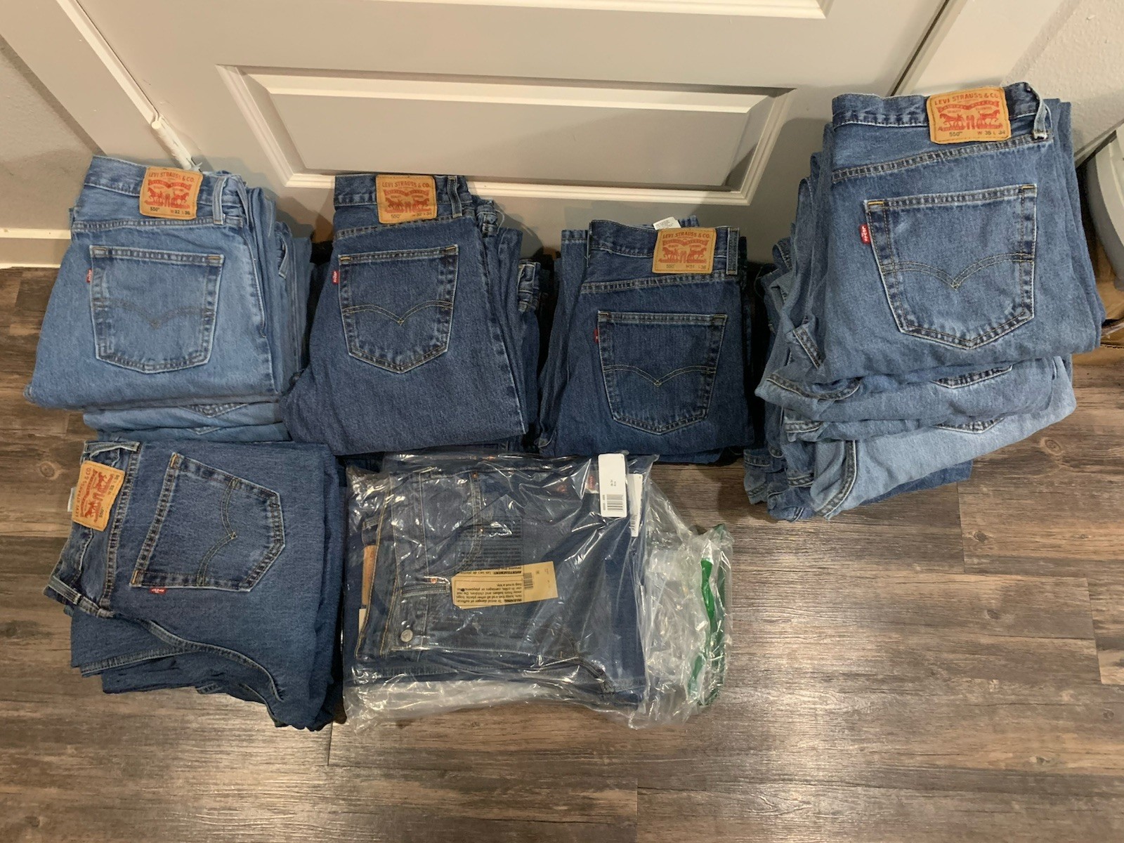 Levi’s Jeans Men’s – 34×35 – Relaxed 550 Fit (13 pairs)