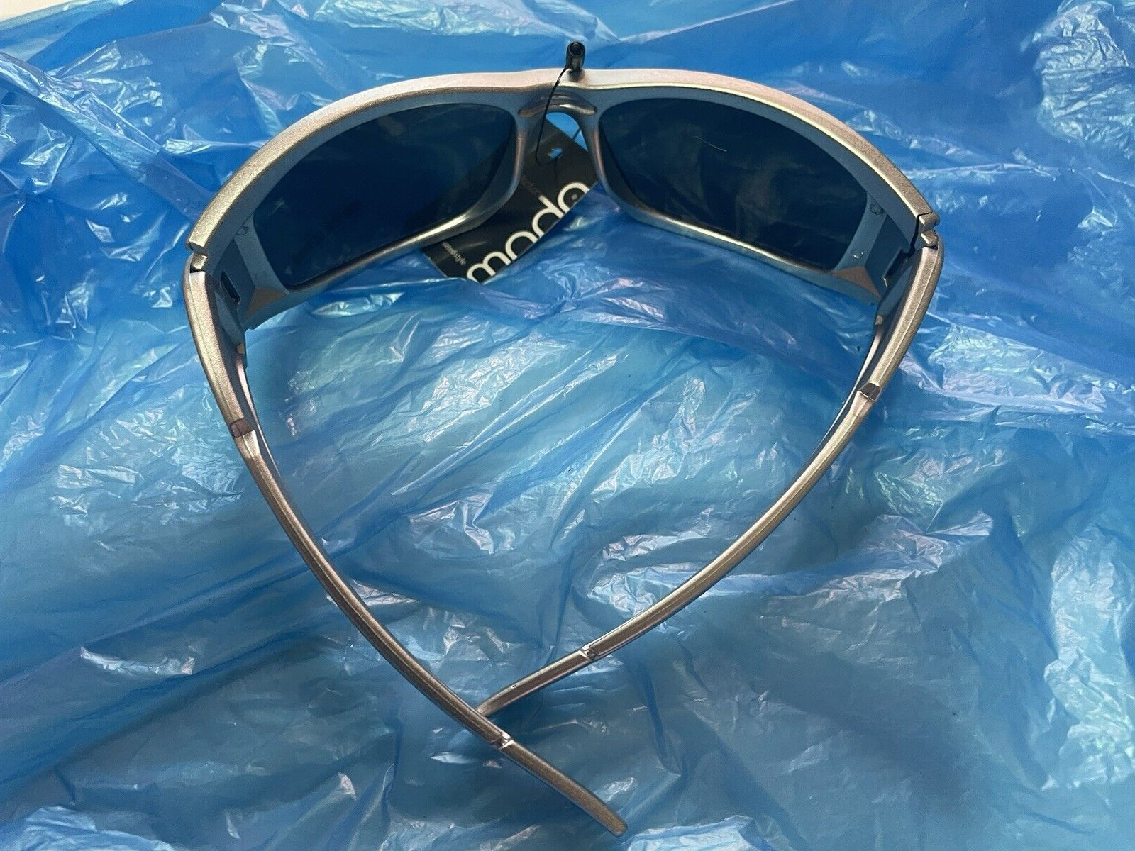 * SILVER SPORT SUNGLASSES*ONE SIZE* UV 400*100% UV PROTECTION SHADES & CASE*