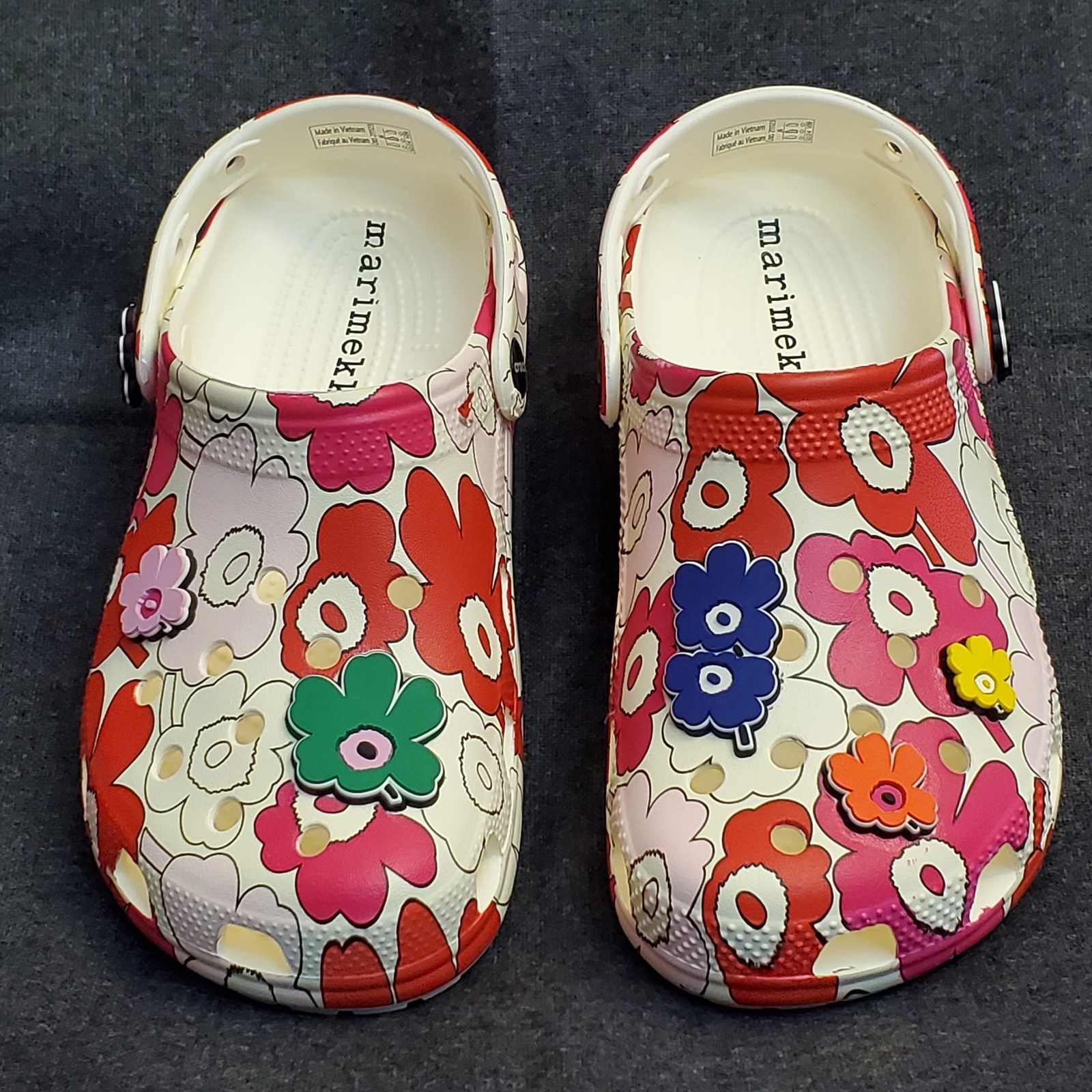 Crocs x Marimekko Unikko Classic Slip-On Floral Clogs J6 W 8 M 6 Jibbiz Charms