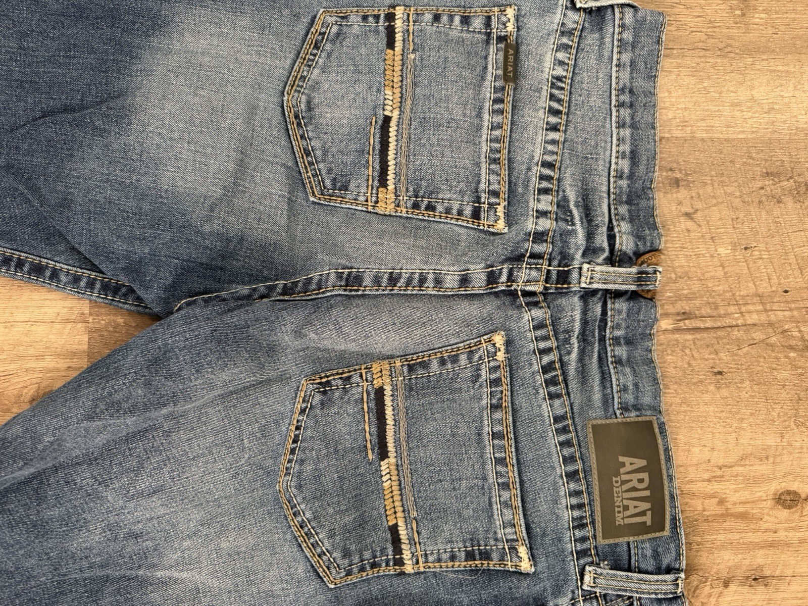 Ariat Men’s Relaxed Fit Blue Medium Wash Straight Leg Denim Jeans Mid Rise