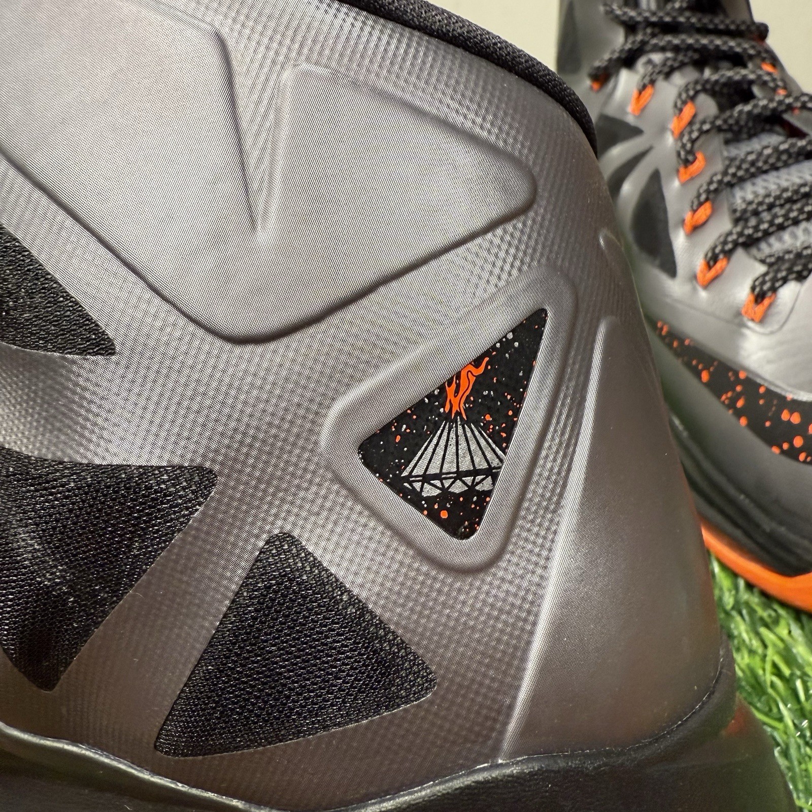 Nike LeBron 10 X Lava Charcoal Grey Orange Black Size 10.5 Sneakers 541100-002
