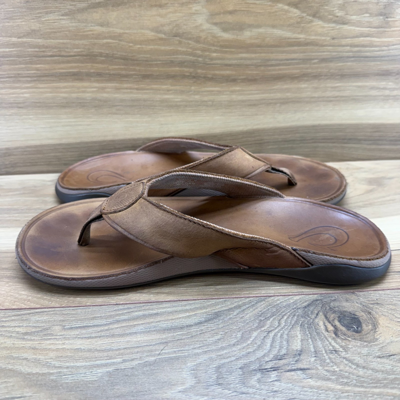 Olukai Tuahine Sandals Mens 9 EU 42 Tan Travel Summer Resort Flip Flop Thong