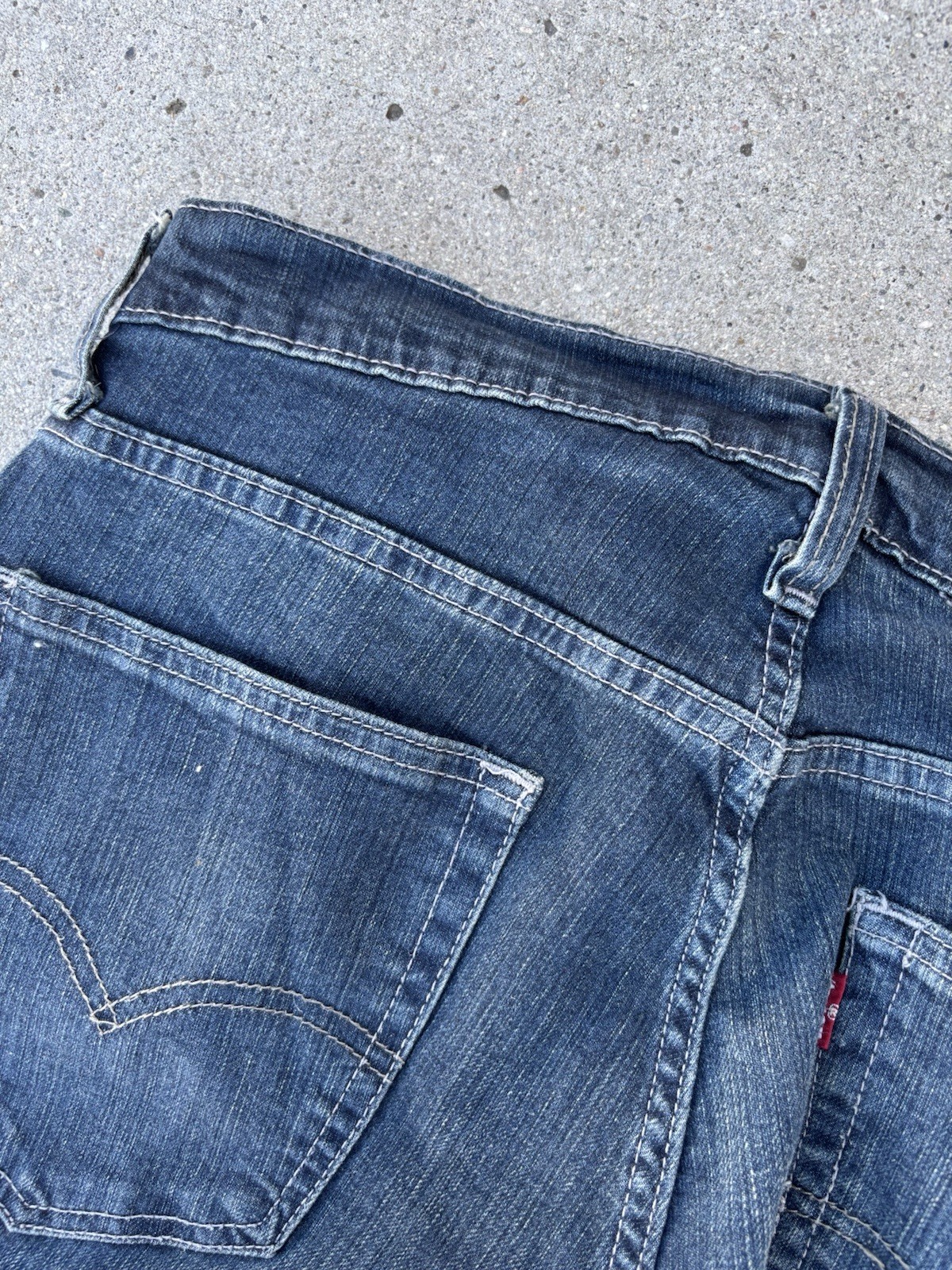 Levi’s Men’s Blue Denim Jeans Relaxed Straight Mid Rise 5-Pocket Medium Wash