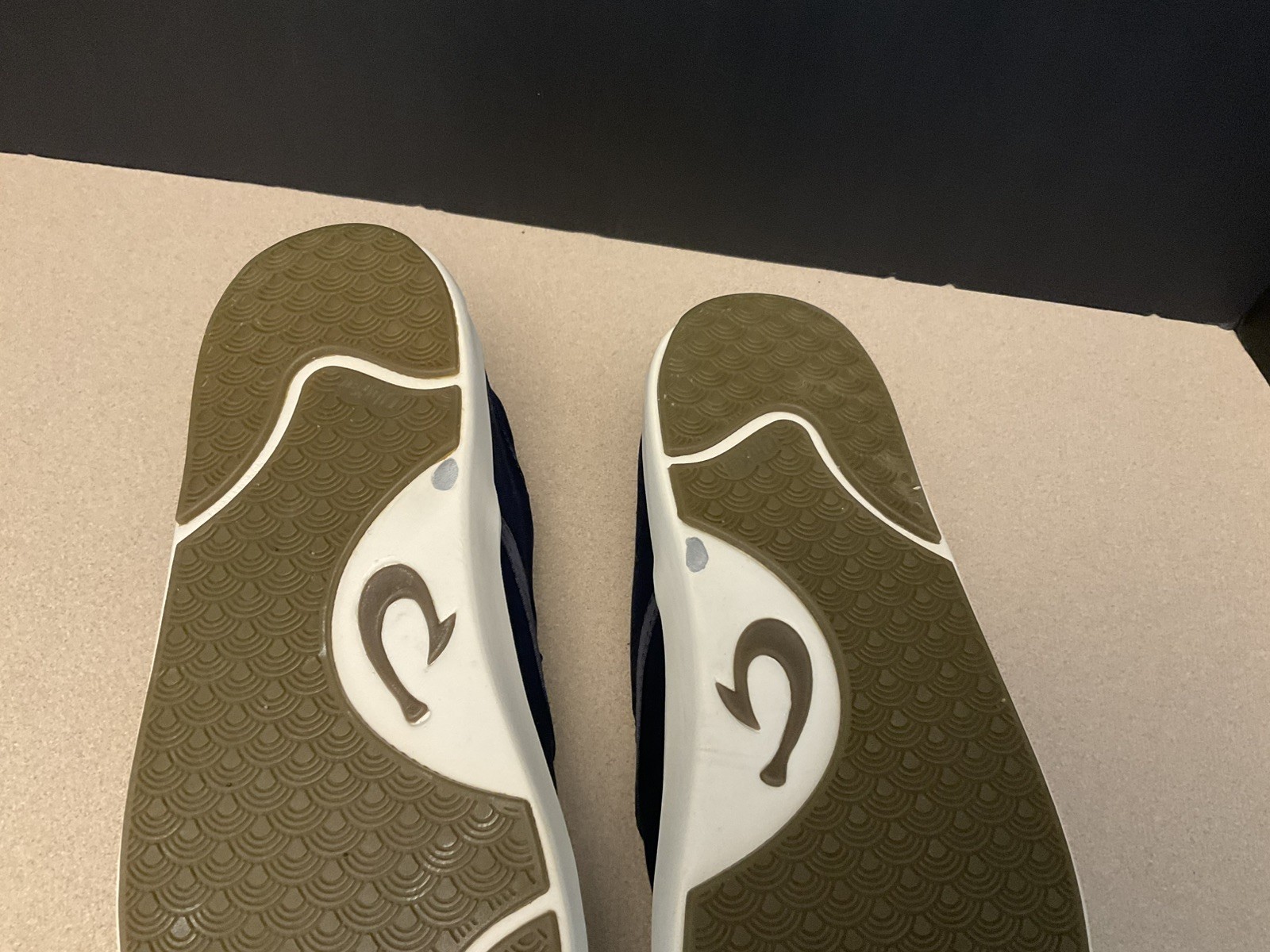 Mens OluKai Lae Ahi Navy Casual Comfort Slip On Shoes. Size 10. Great Condition!