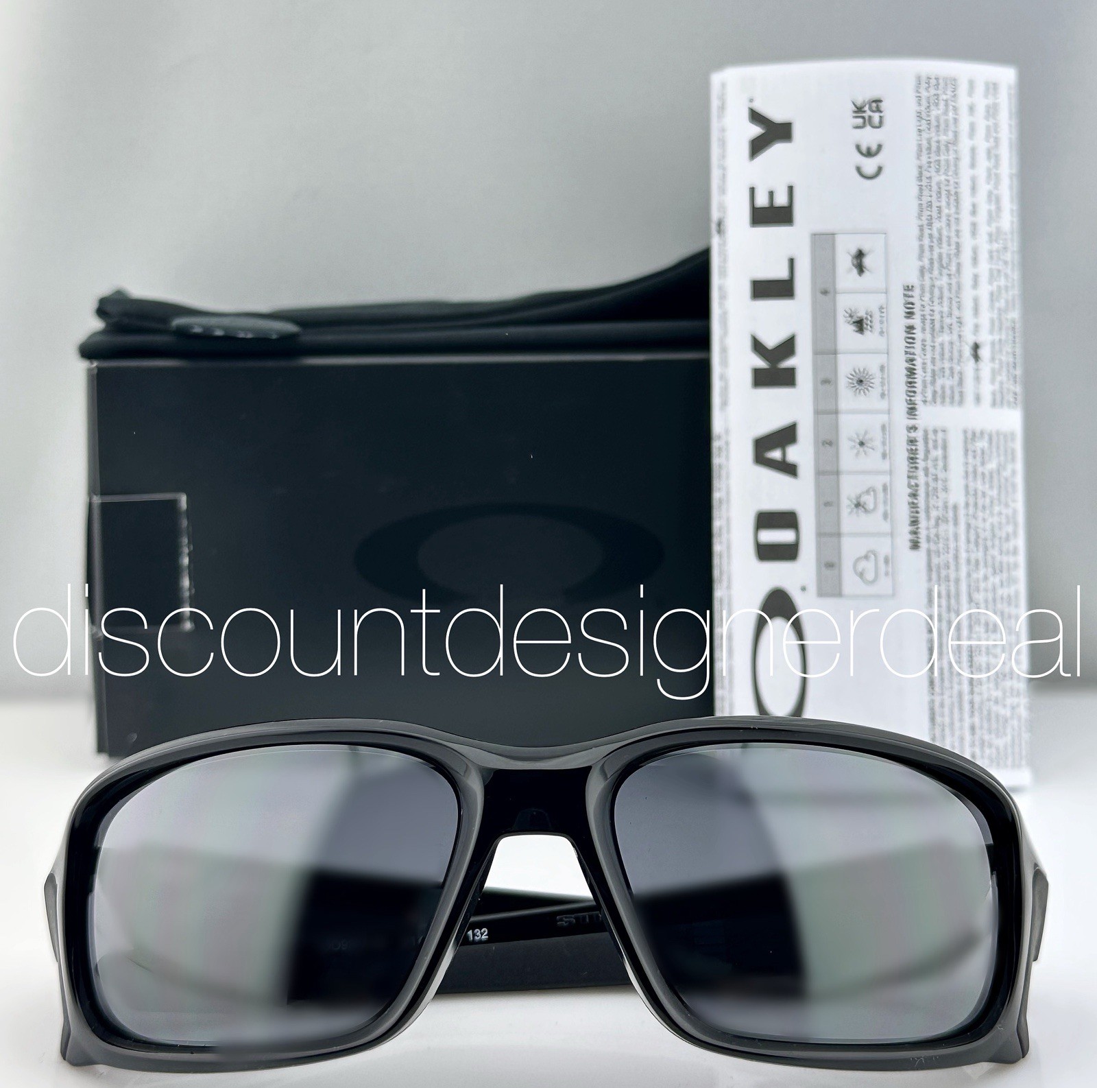 Oakley Men’s Straightlink Sunglasses OO9331-01 Black Frame Gray Lenses 61mm NEW