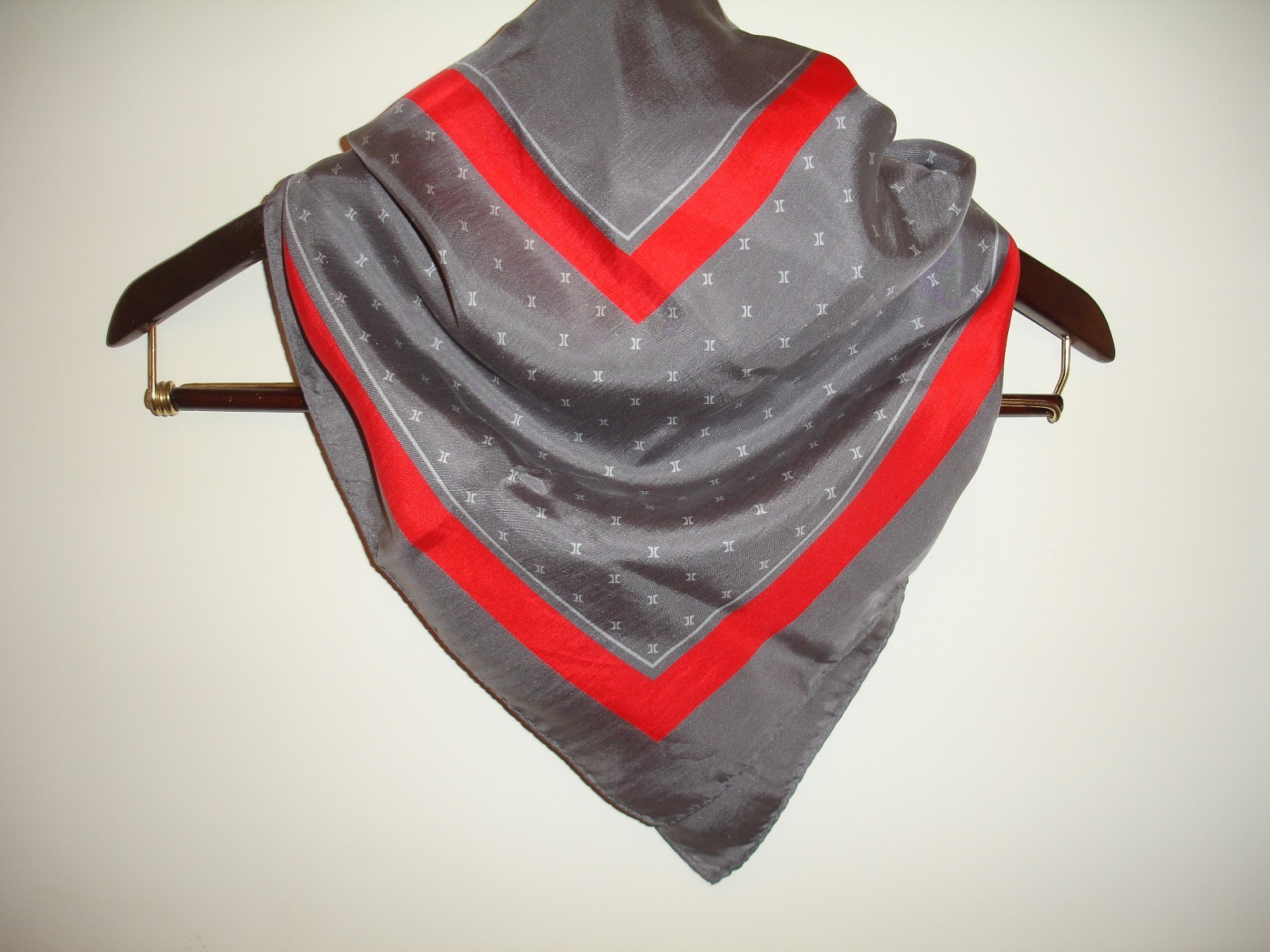 VINTAGE 80’S HILTON HOTELS LOGO SILK SCARF 26″X26″