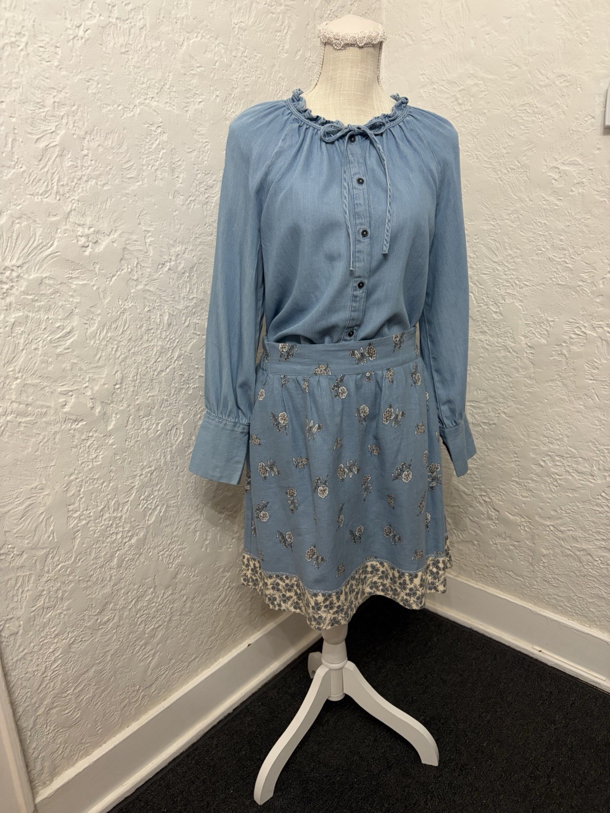a.n.a Blue Chambray Lyocell Button Front Ruffle Tie Long Sleeve Blouse XS