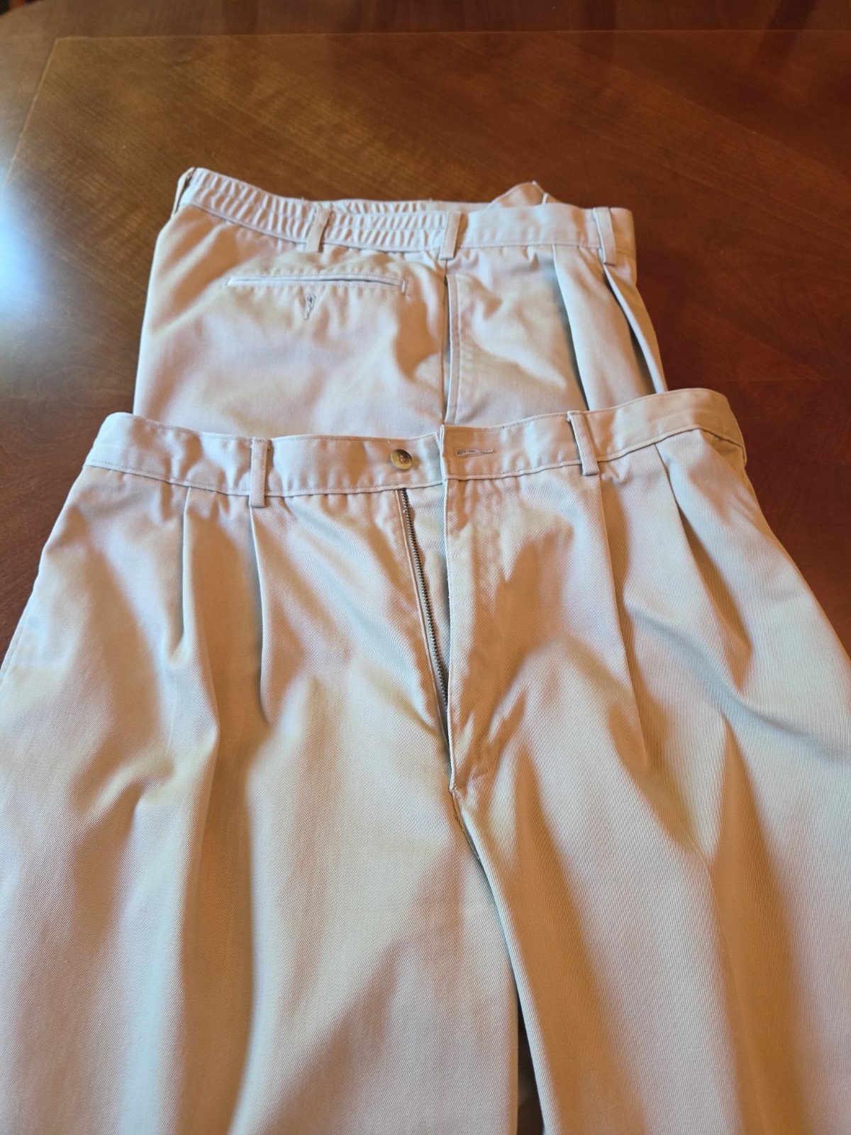 LL Bean Mens Tan Khaki Mens Pleated Chino Pants Comfort Waist 34×31 Cotton Blend