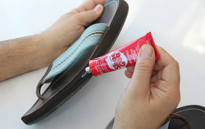 Shoe Goo 110010 Shoe Repair Adhesive Clear 3.7 fl. oz.