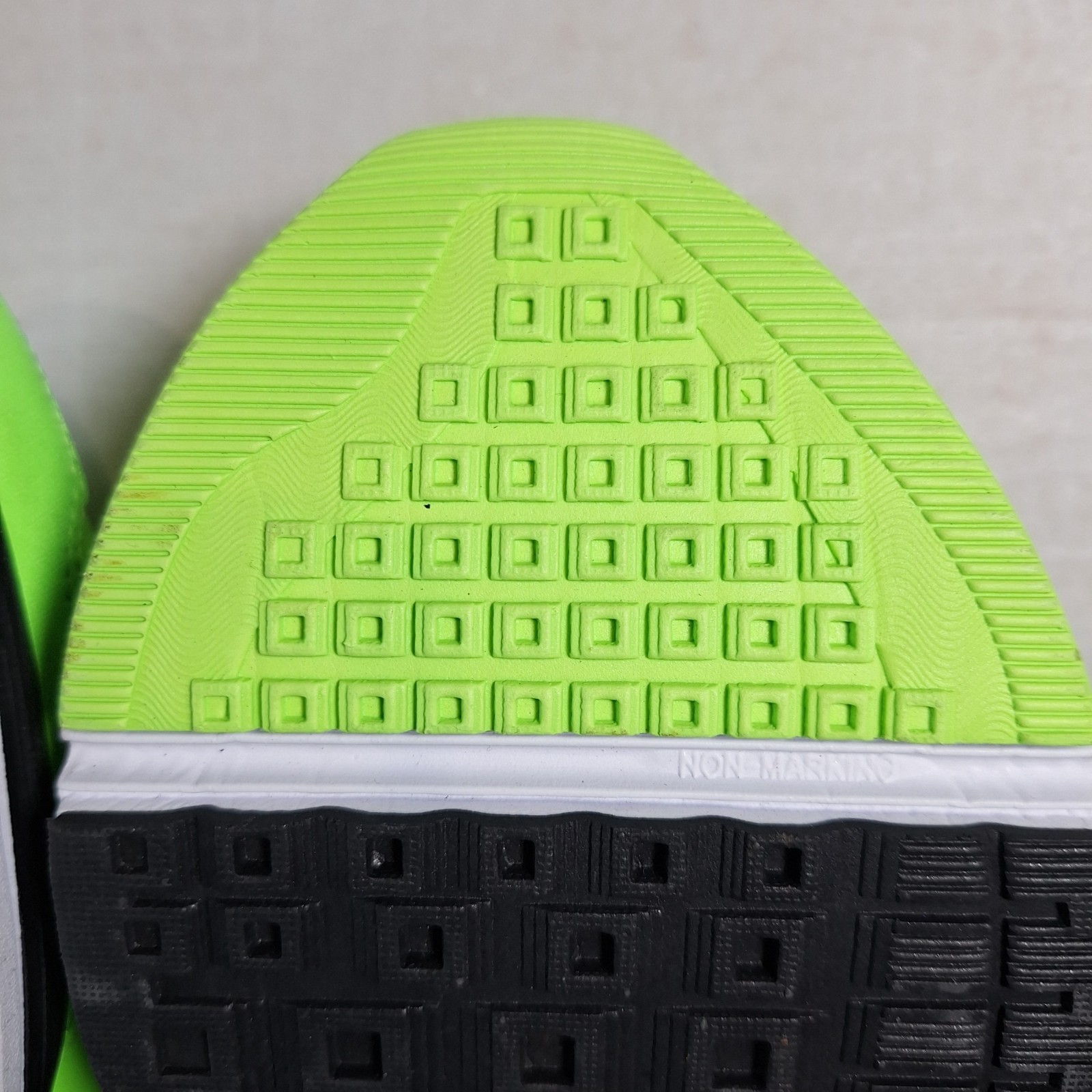 Avia MNAV4400004 Men’s Size 12 Neon Green Running Shoes | Discontinued Model