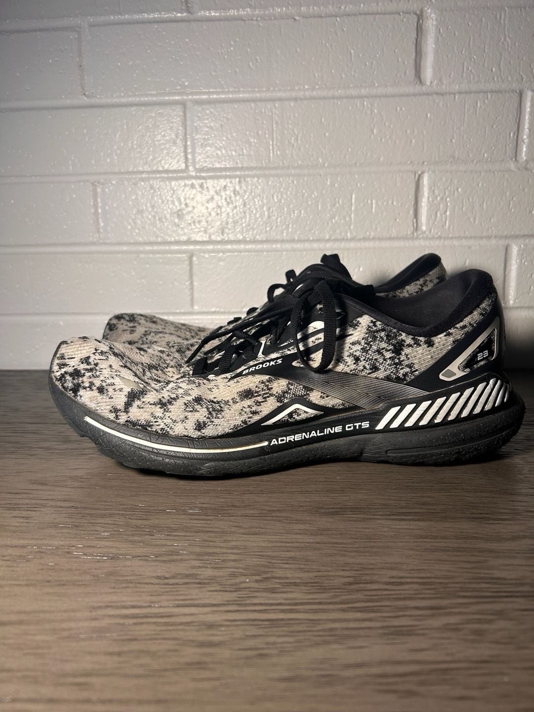 Brooks Adrenaline GTS 23 Men’s Running Shoes Size 10