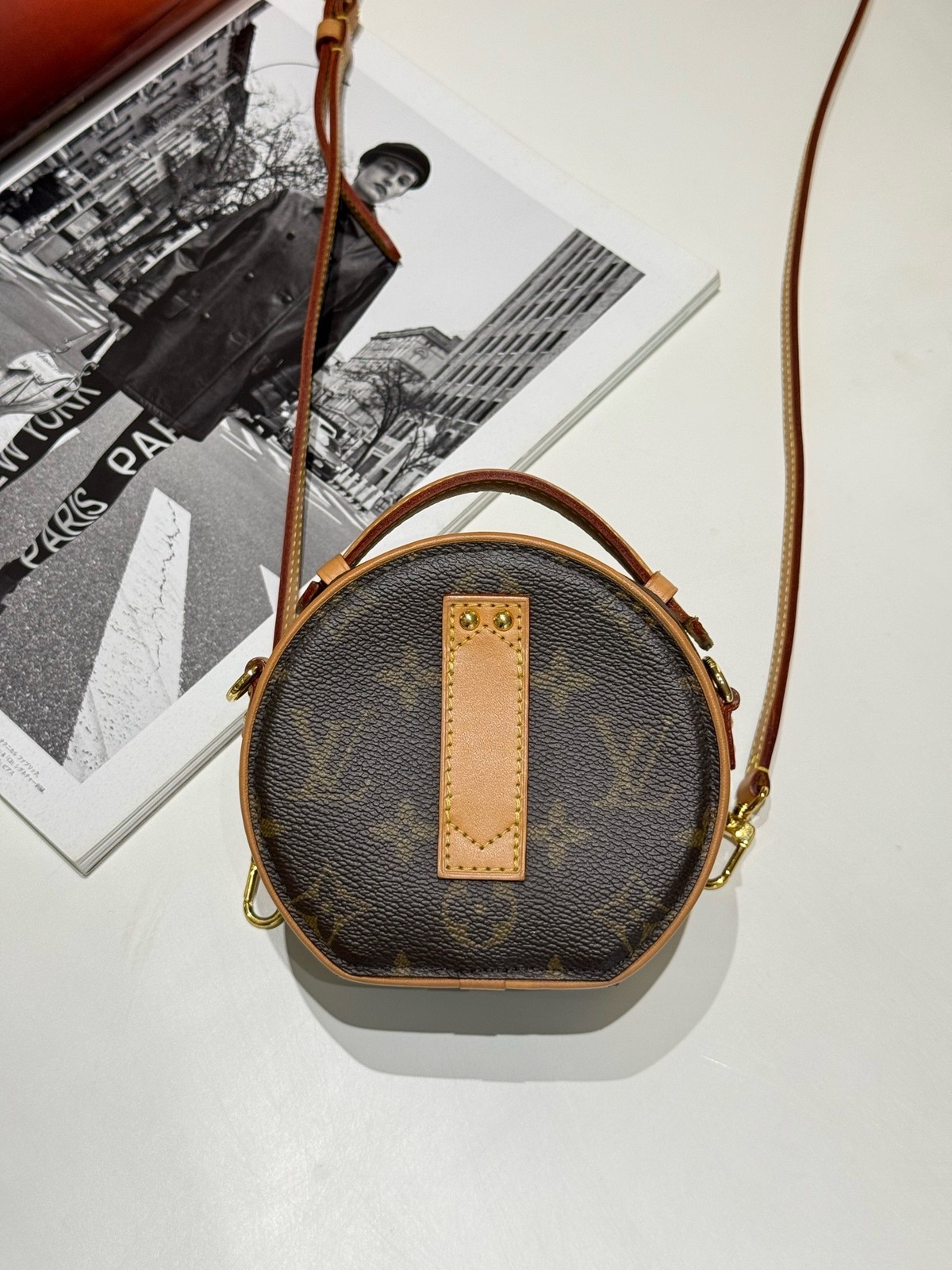 Louis Vuitton Pre-Owned Authentic Round Crossbody Bag Free Tracked Shipping
