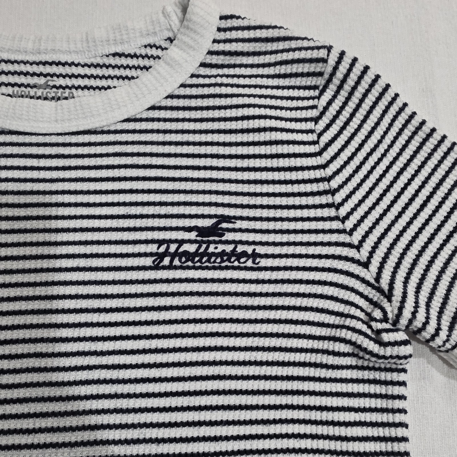 Hollister: Stripe Women’s T-Shirt/Top