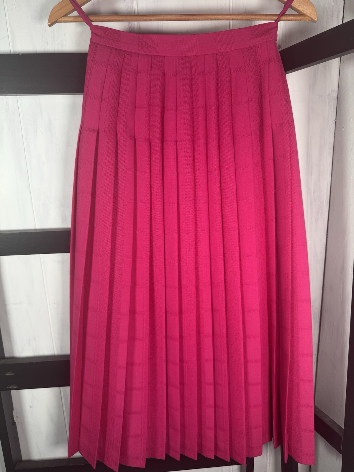 Retro Y2K Jaeger Fuchsia Wool Blend Pleated Midi Skirt, Size 24″ Waist XS Mint