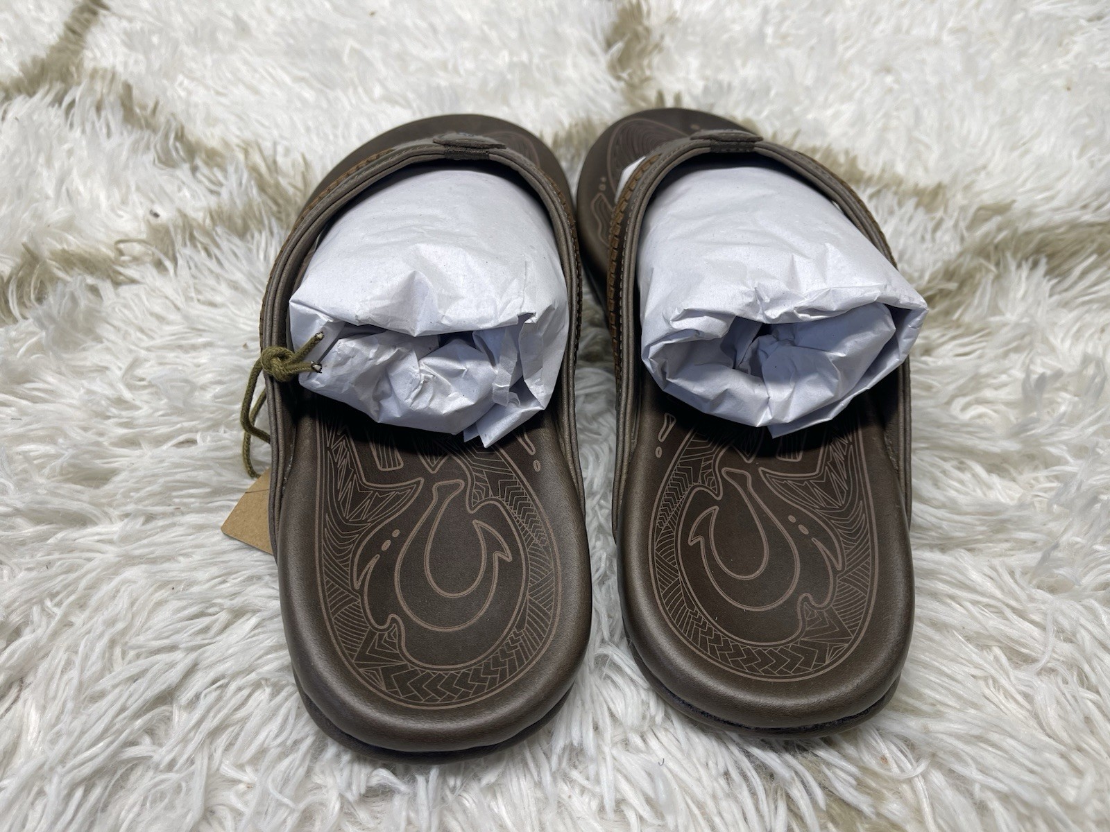 🧡*NIB*OluKai Men’s Size 11 Mea Ola Mano Leather Beach Sandals -Mustang/Tan