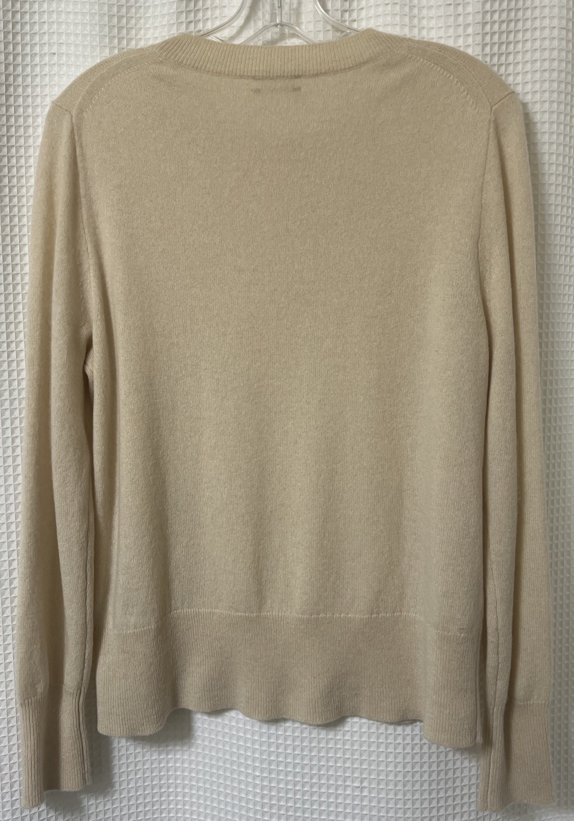 J Crew 100% Cashmere Sweater Womens M Cream Pullover Classic Fit Crew Neck Soft