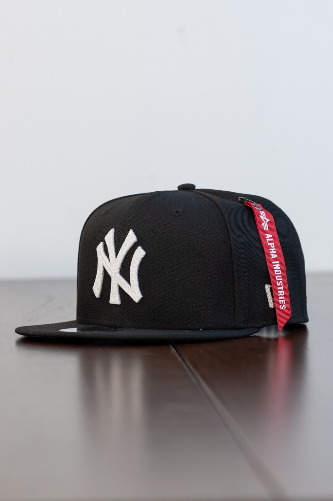 [ BRAND NEW ] NEW ERA X ALPHA INDUSTRIES NY YANKEES BLACK 9FIFTY SNAPBACK