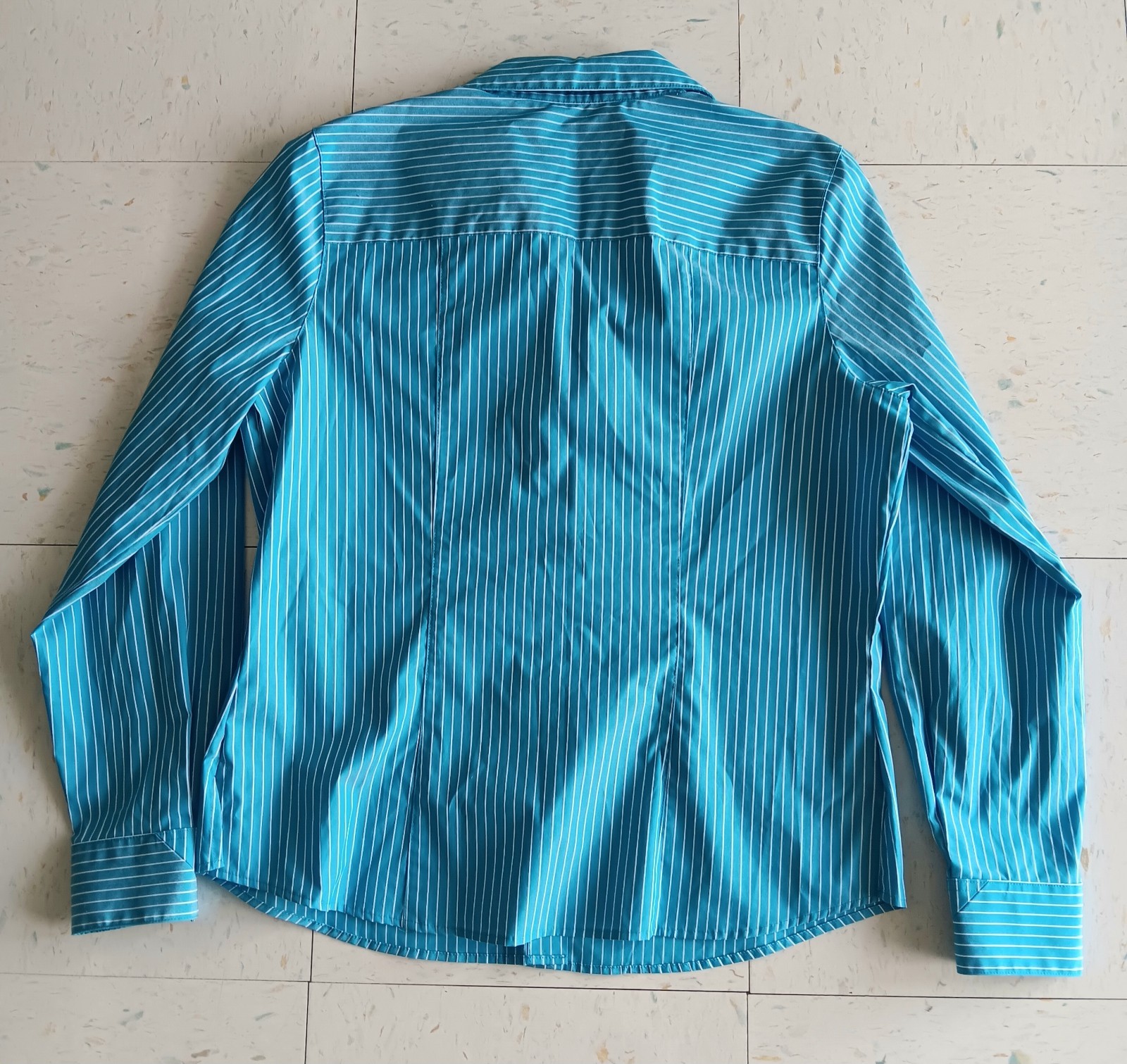 Foxcroft Non Iron Shaped Fit Shirt Women’s Size 10 Turquoise Stripes Button Up