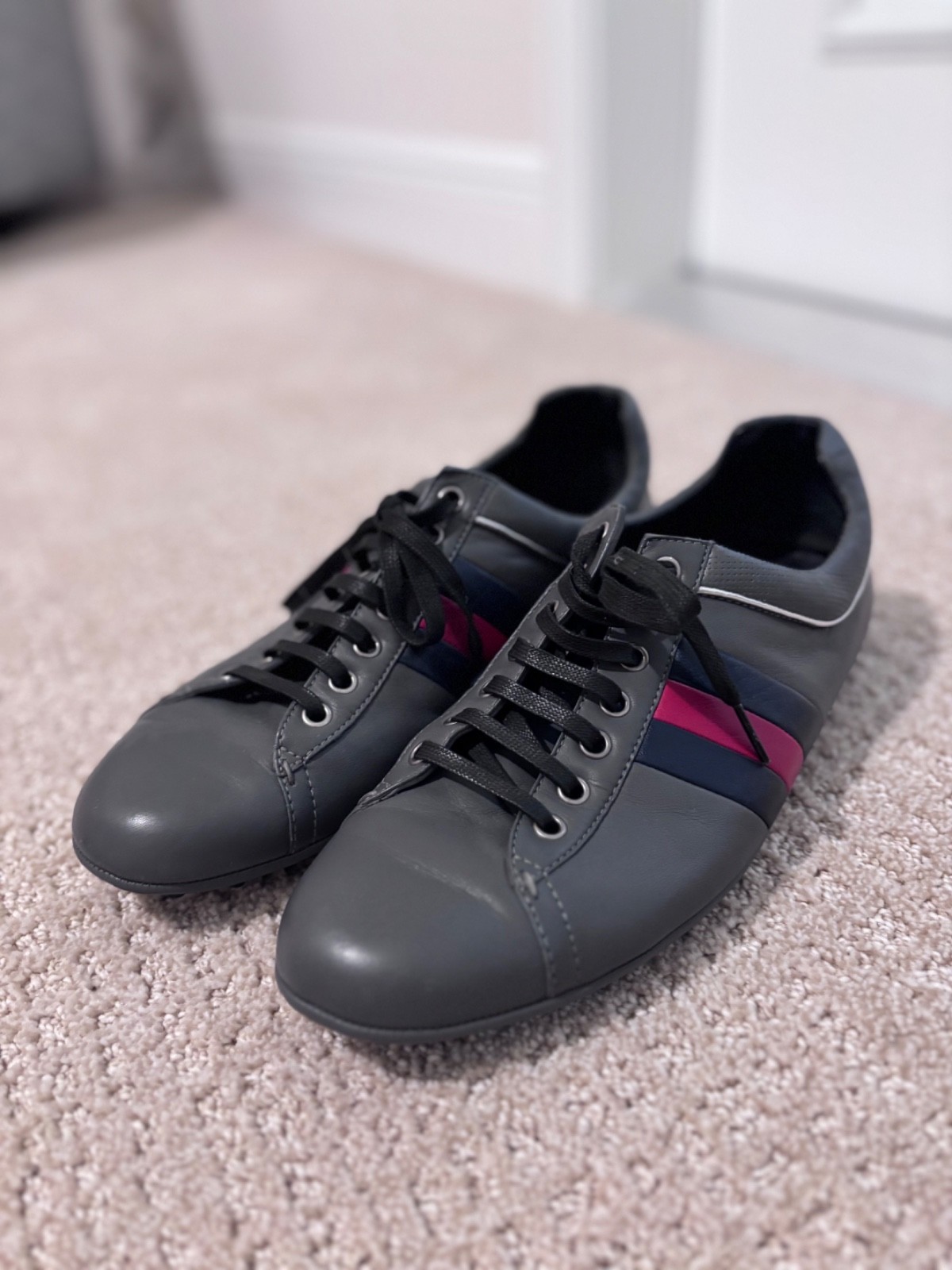 Gucci gray leather driver sneakers
