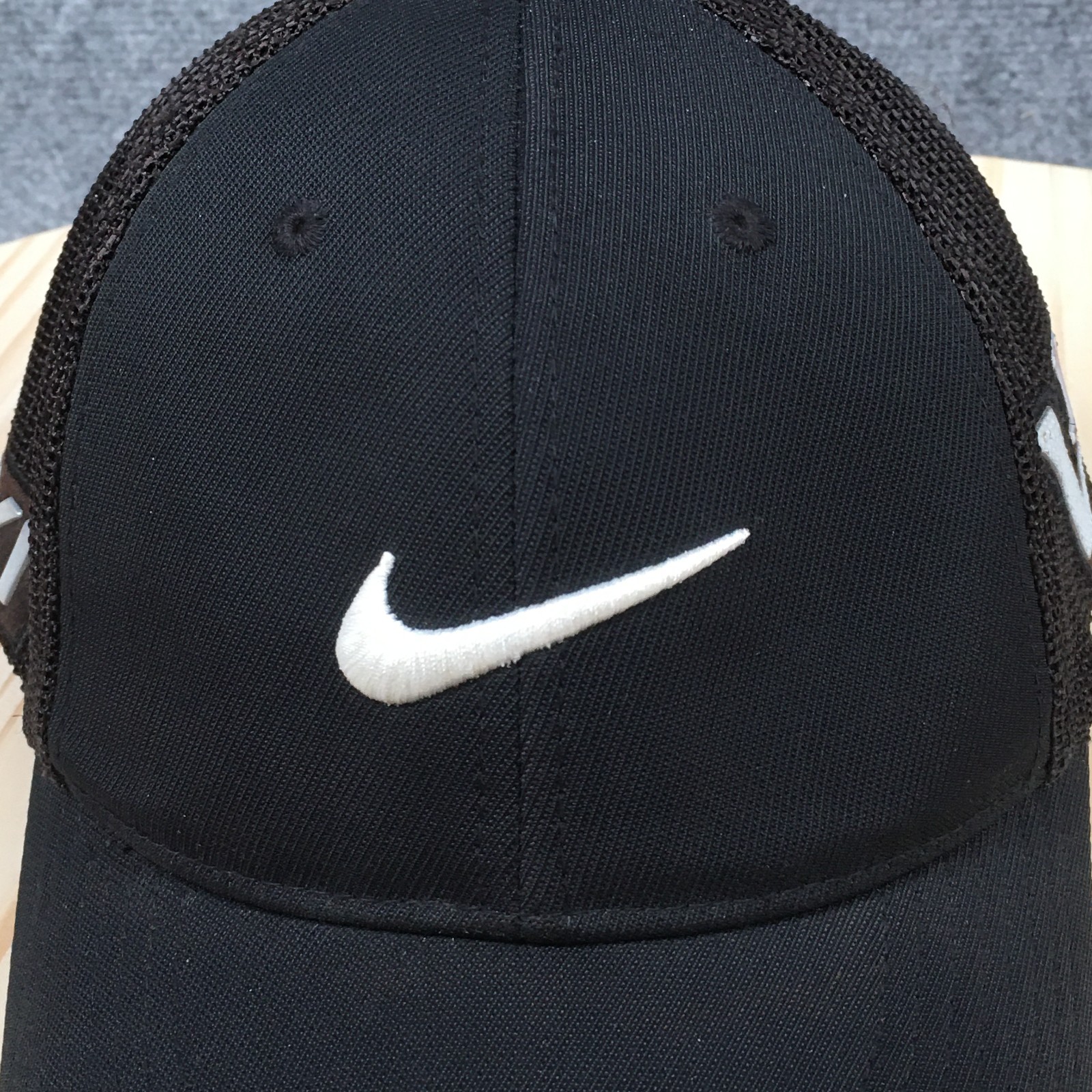 Nike Golf Cap Unisex One Size Adjustable Curved Brim Mesh Back Embroidered Black