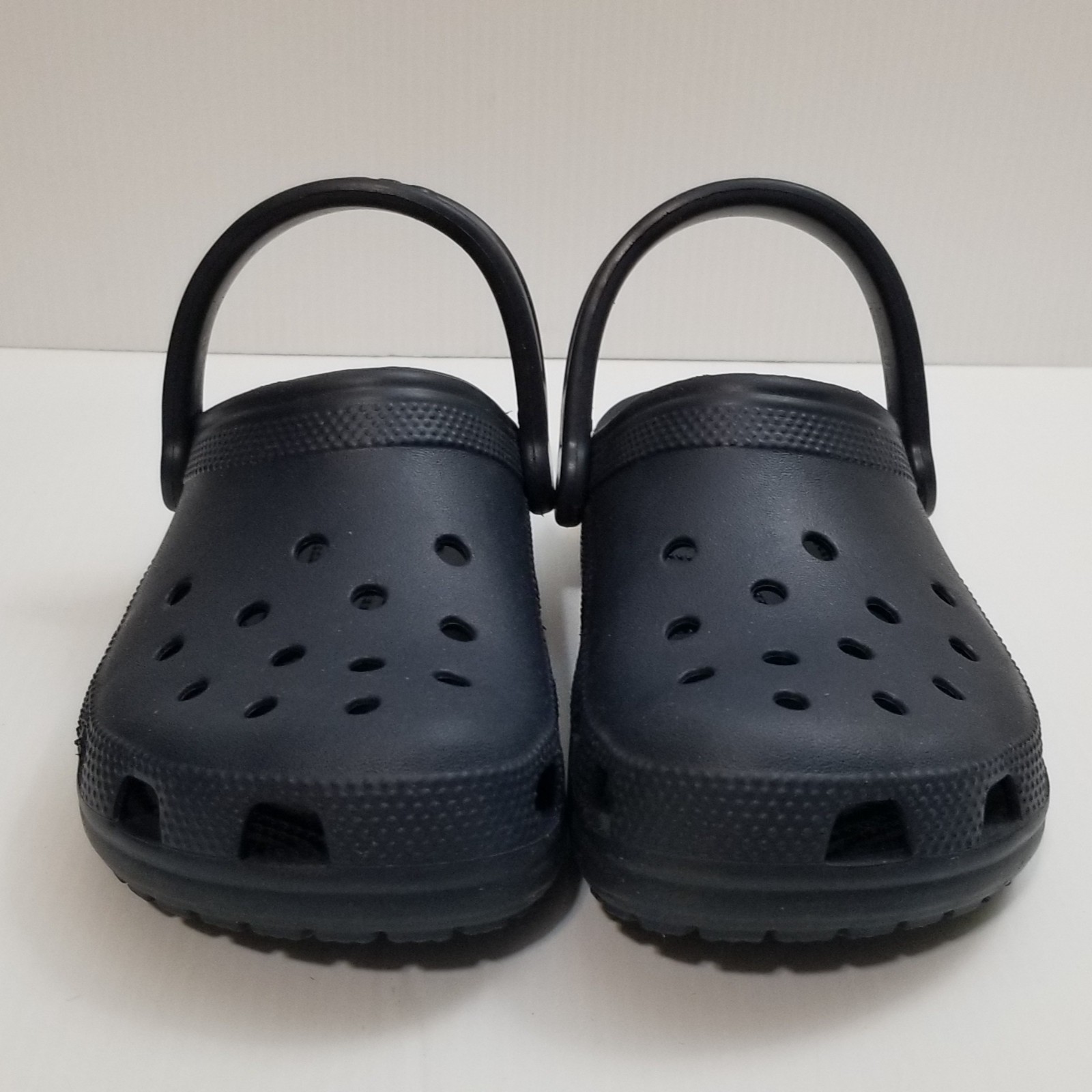 Crocs Unisex Navy Blue Classic Clogs Sandals Sz Men 4 Women 6 Slip On Water Shoe