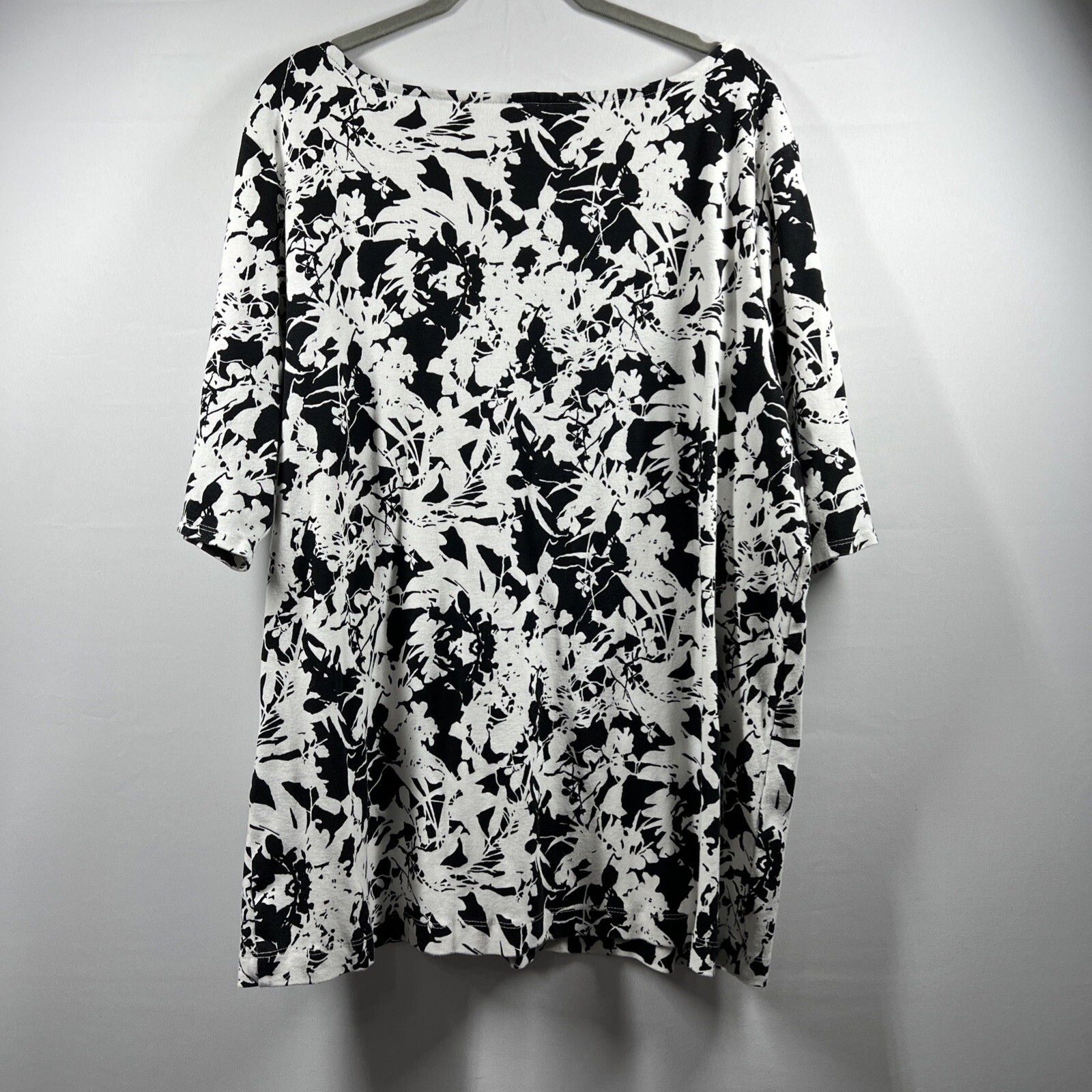Chicos Women’s Top Plus XXL 2X Black White Floral Short Sleeve Pullover Cotton