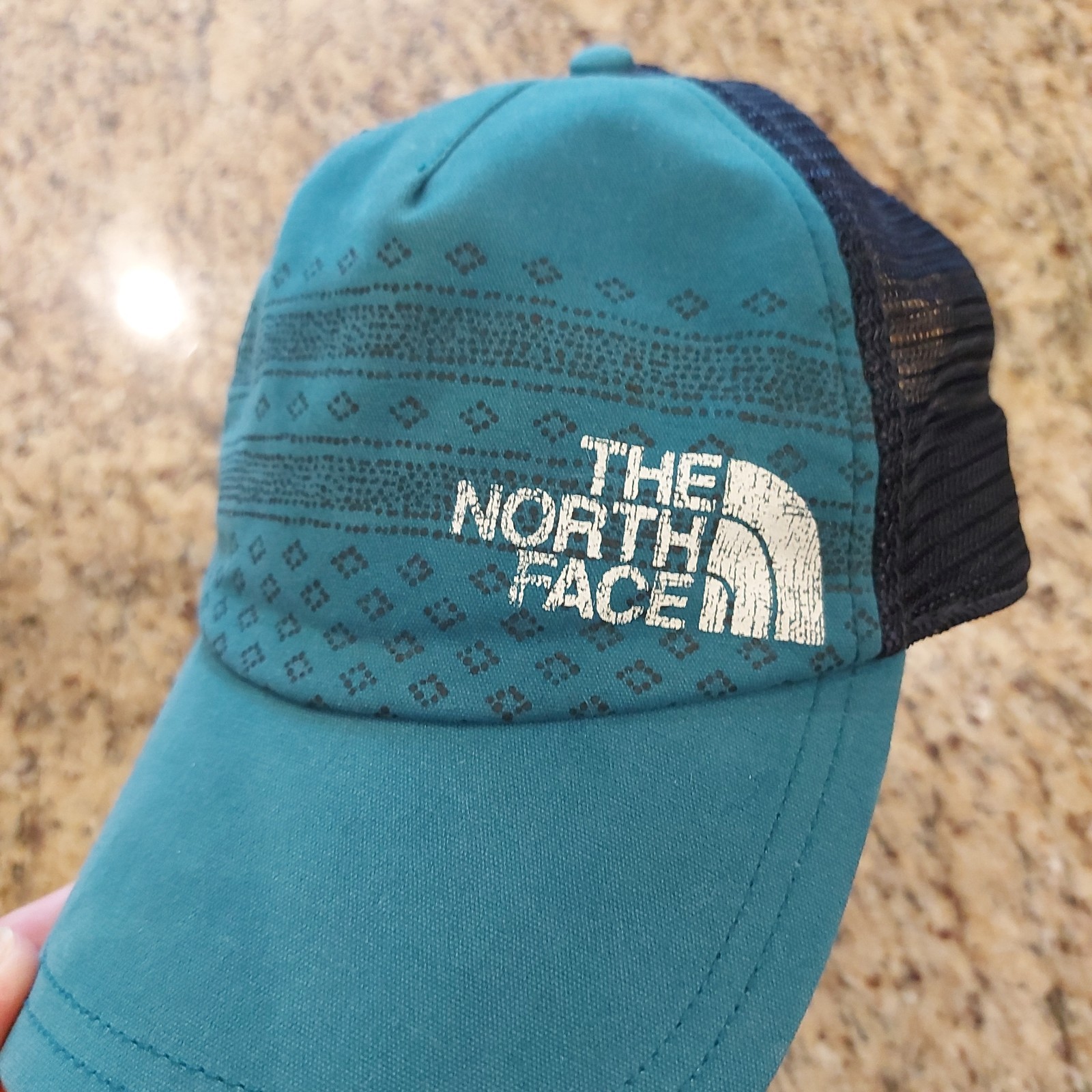 The North Face Unisex Lo Pro Trucker Urban w/Logo & Design on Front Snapback