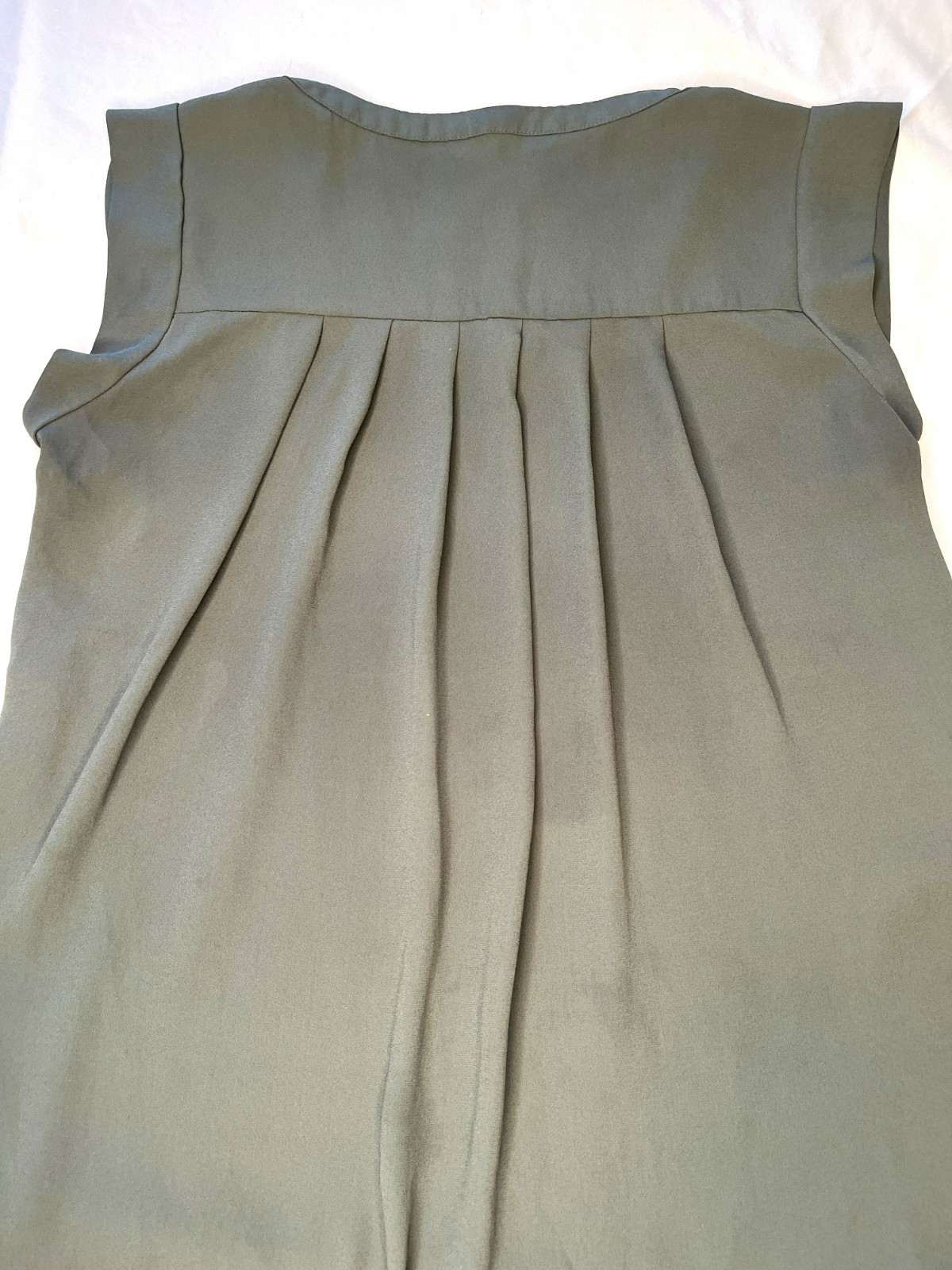 Women’s Pleione Cap Sleeve Blouse Green Size XS round neck , pleated back