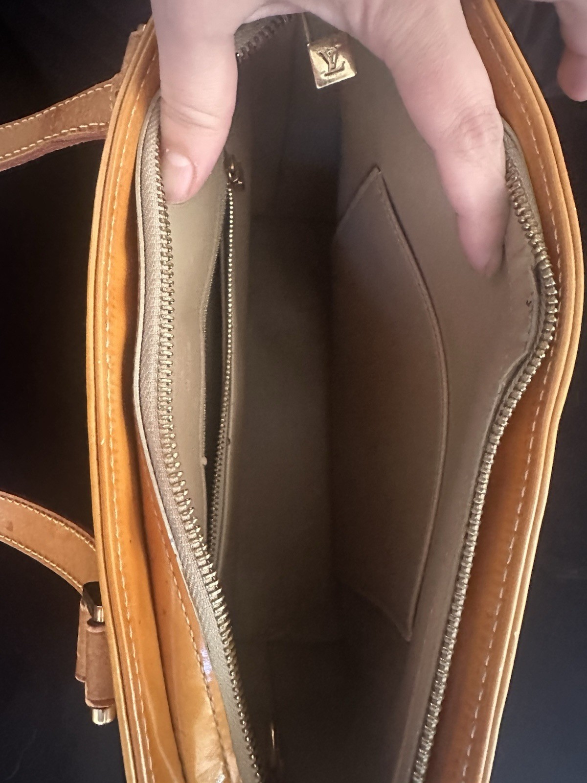 Louis Vuitton Vernis Monogram Tote, Zip Closure, Double Handles, Inner Pockets