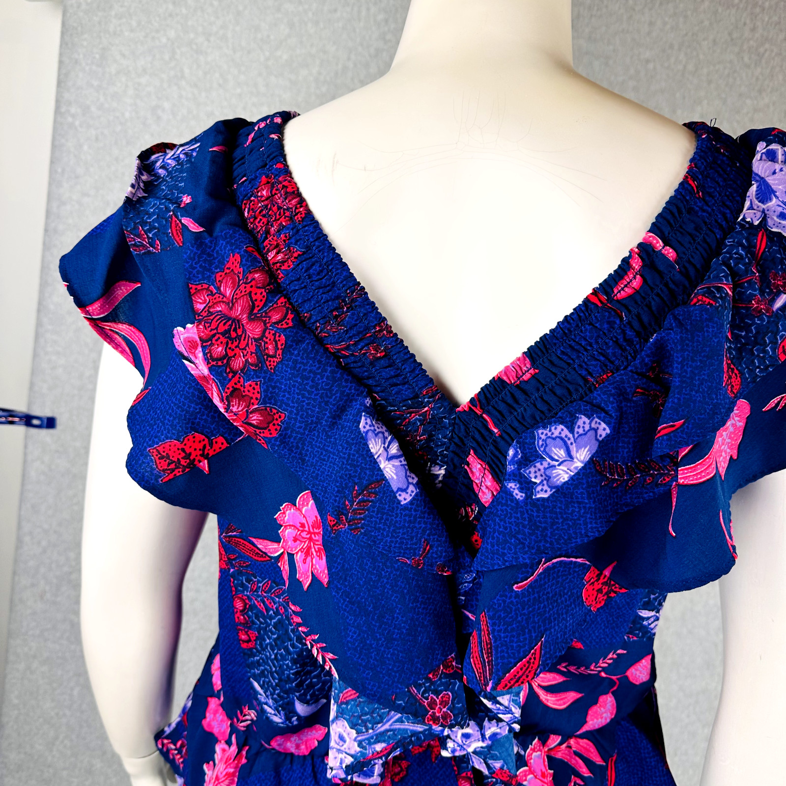 Sofia Jeans Womans Large Bouse Purple Floral Ruffle V-Neck Smocked