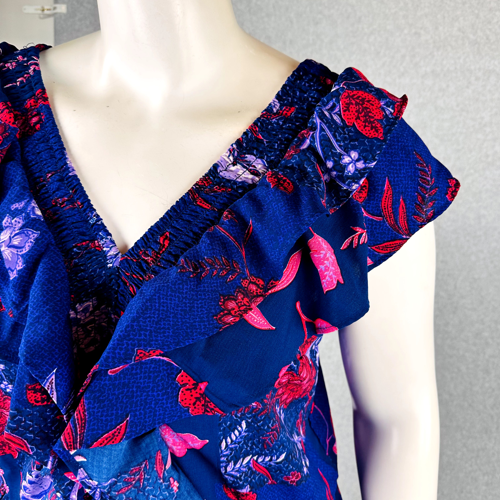 Sofia Jeans Womans Large Bouse Purple Floral Ruffle V-Neck Smocked