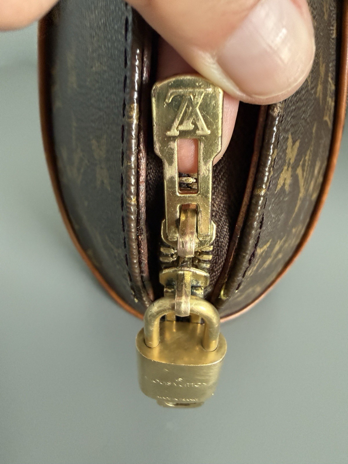 Vintage Y2K Louis Vuitton Monogram Ellipse PM Bag France 2000 w/auth Lock & Key