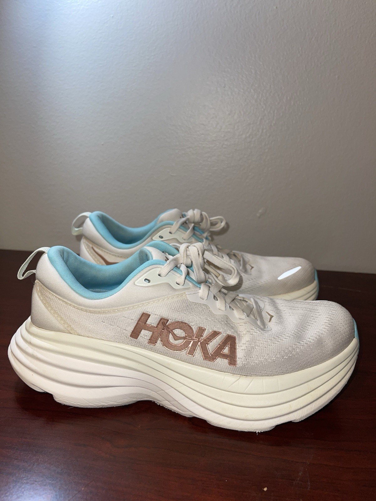 Hoka One One 8B